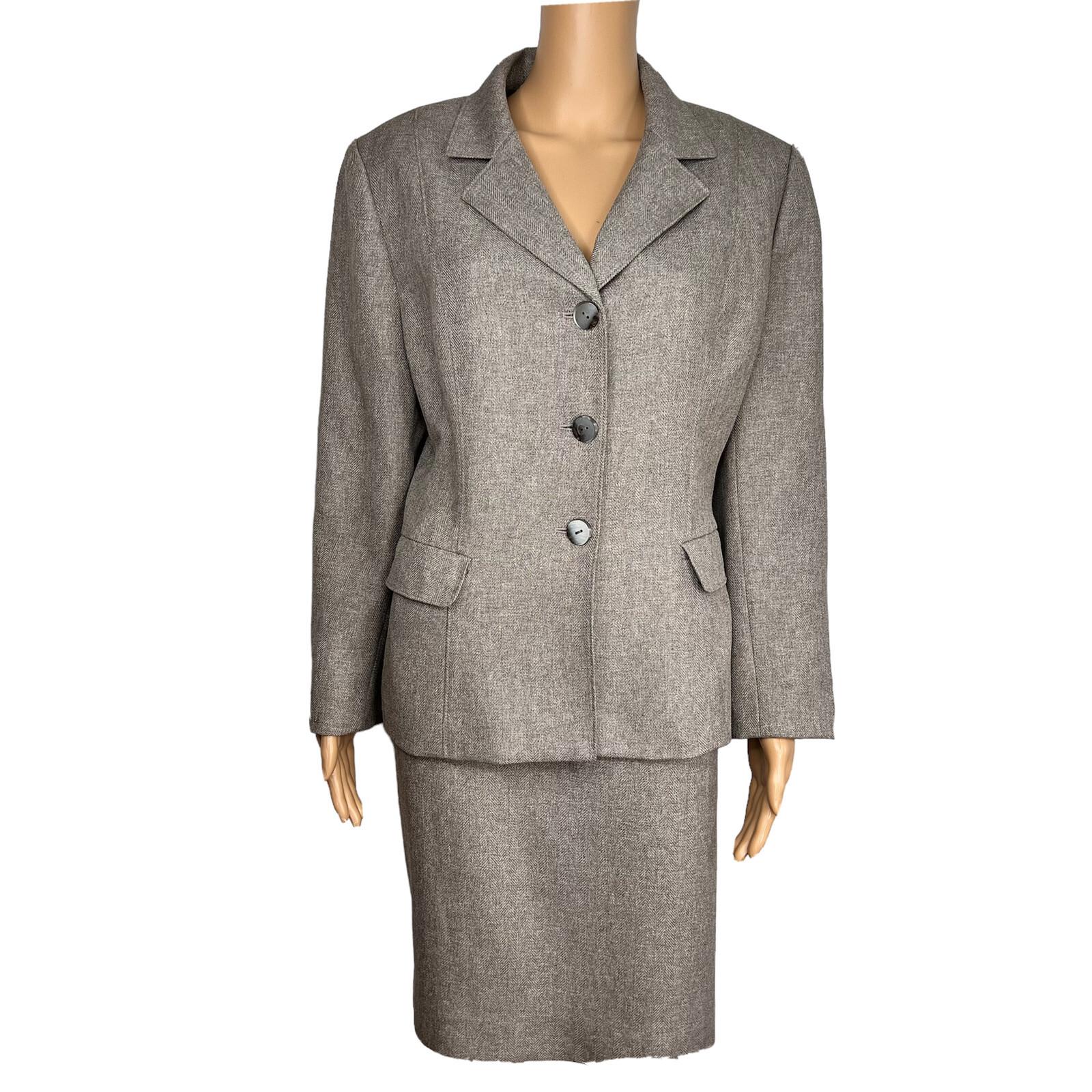 Le Suit Polyester Skirt Suit Size 10 Gray 2 Piece Notch Collar Career Set
