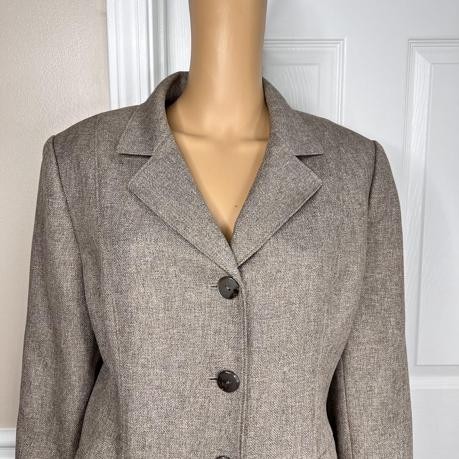 Le Suit Polyester Skirt Suit Size 10 Gray 2 Piece Notch Collar Career Set