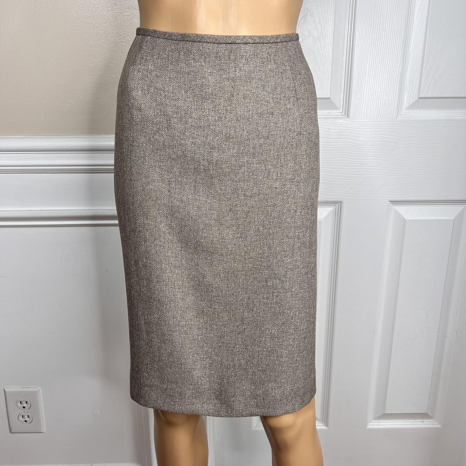 Le Suit Polyester Skirt Suit Size 10 Gray 2 Piece Notch Collar Career Set