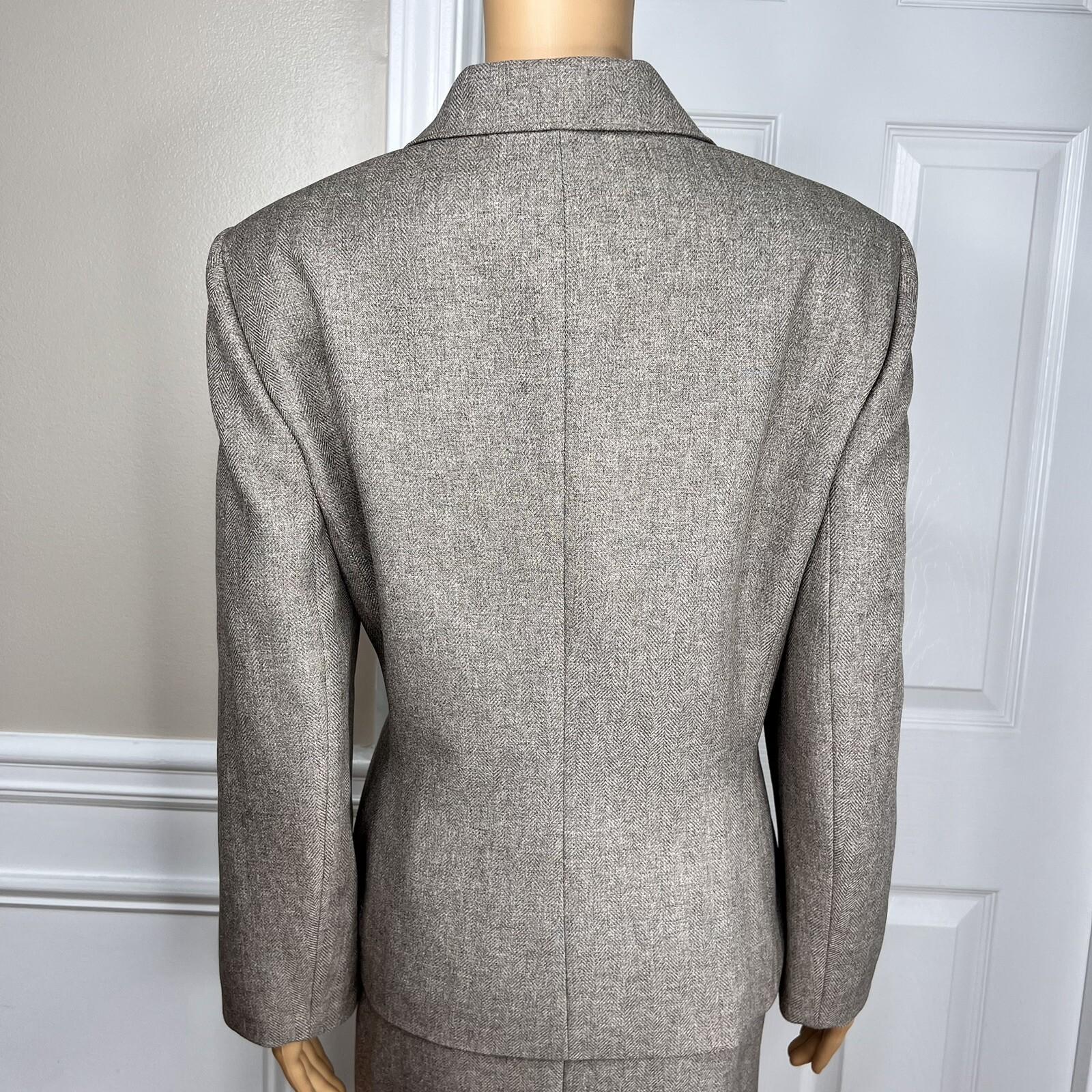 Le Suit Polyester Skirt Suit Size 10 Gray 2 Piece Notch Collar Career Set