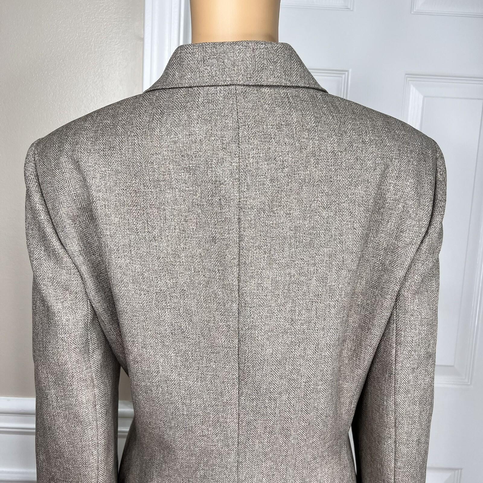 Le Suit Polyester Skirt Suit Size 10 Gray 2 Piece Notch Collar Career Set