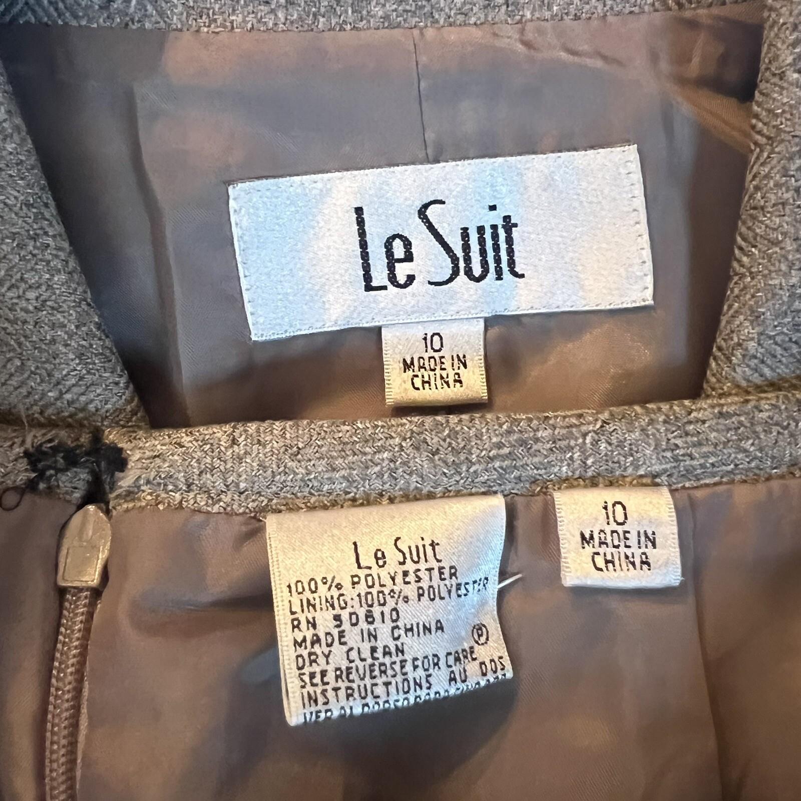Le Suit Polyester Skirt Suit Size 10 Gray 2 Piece Notch Collar Career Set