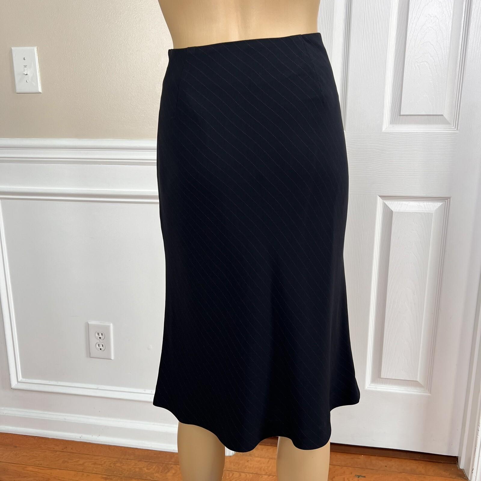 Larry Levine Polyester Rayon  Skirt Suit Size 6 Black Striped Lined Belted 2PC