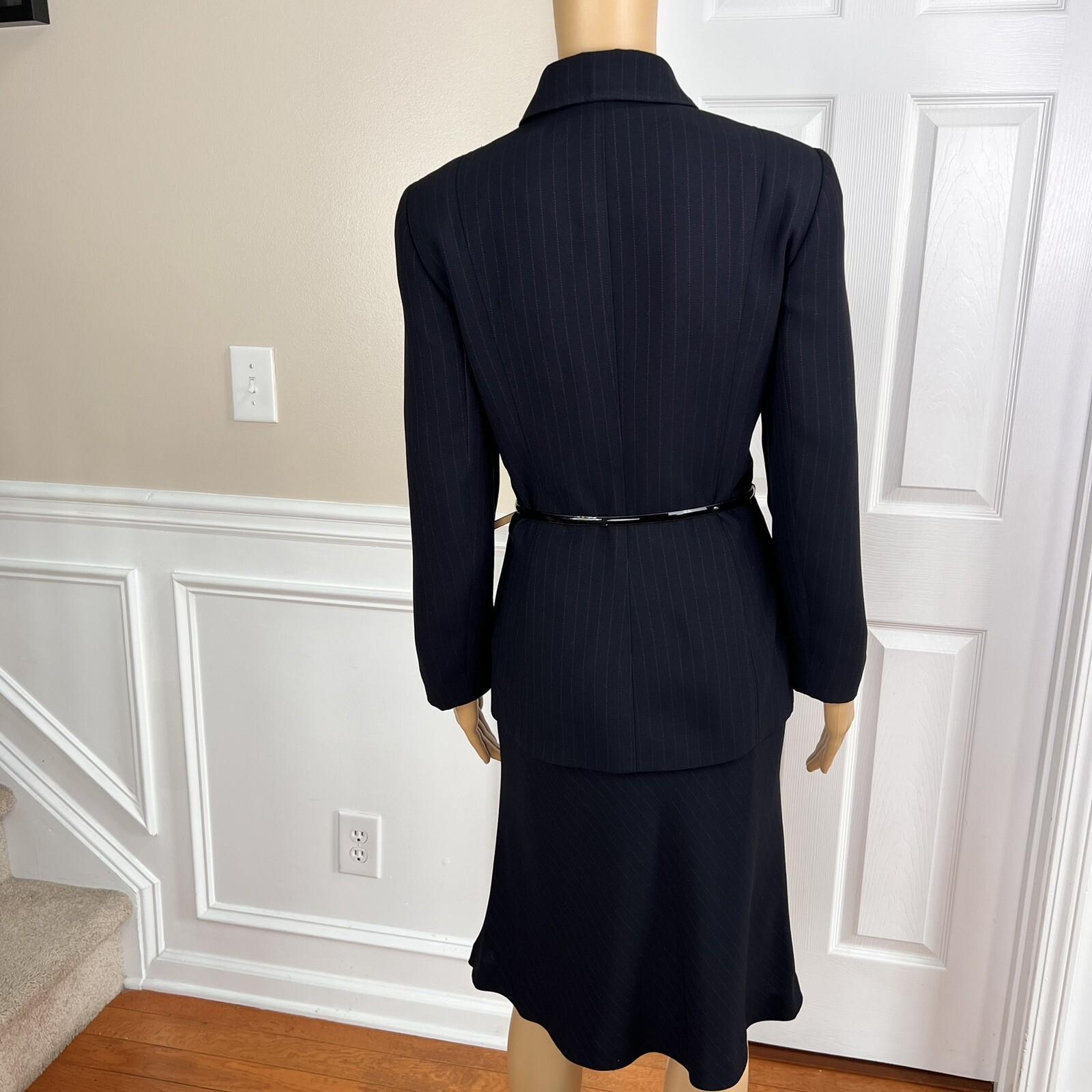 Larry Levine Polyester Rayon  Skirt Suit Size 6 Black Striped Lined Belted 2PC
