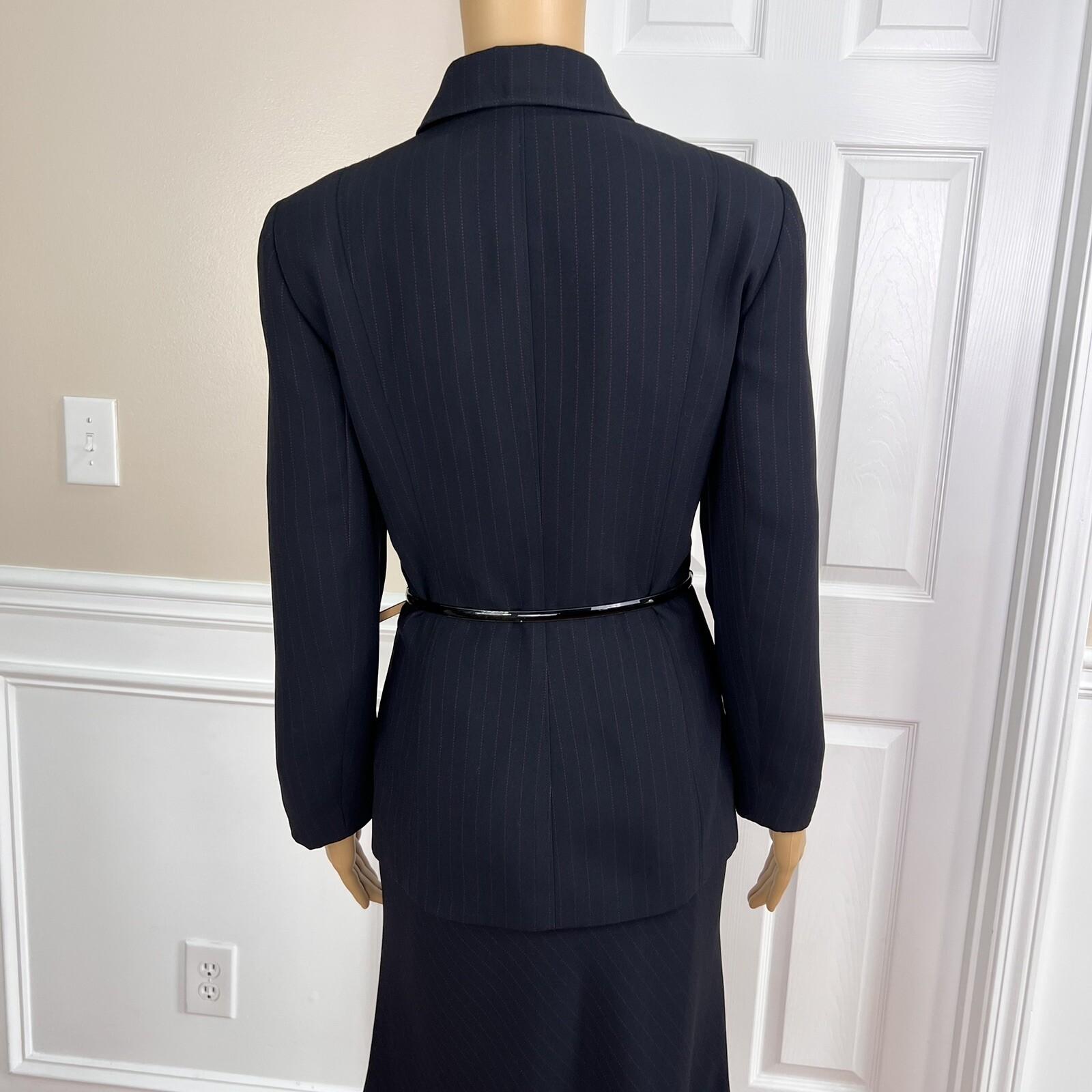 Larry Levine Polyester Rayon  Skirt Suit Size 6 Black Striped Lined Belted 2PC