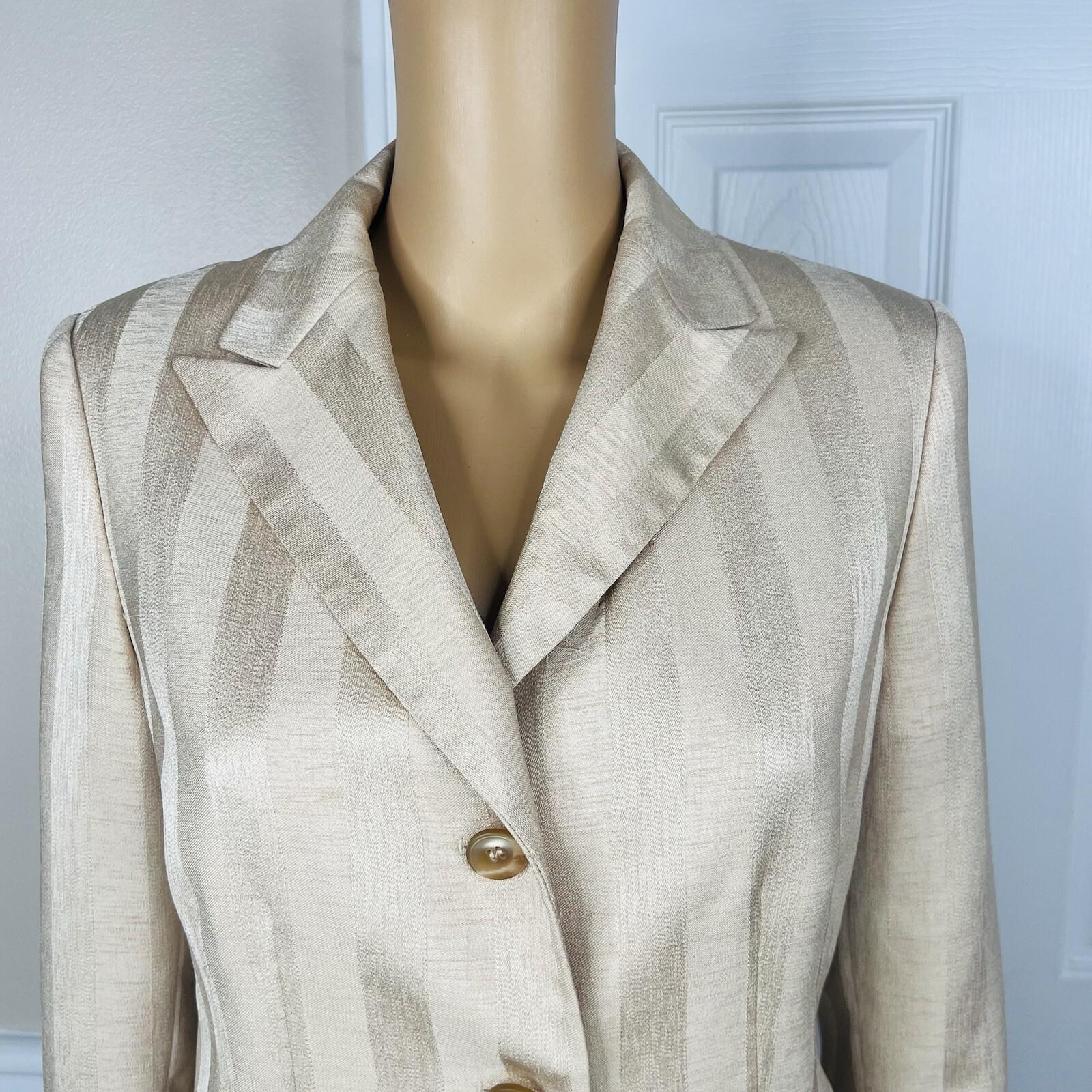 Le Suit Women Polyester Skirt Suit Size 8 Gold Lined Peak Collar Cocktail 2PC