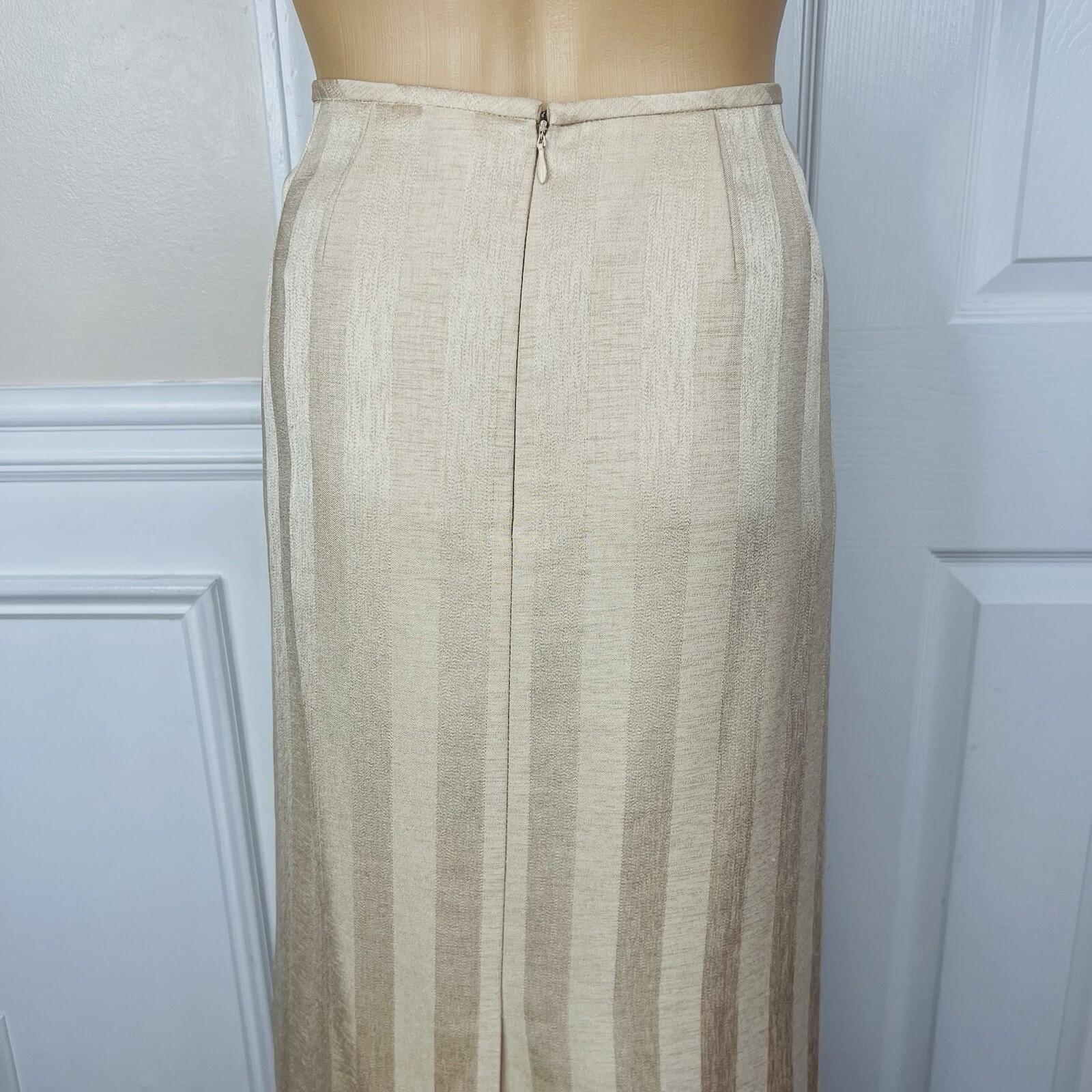Le Suit Women Polyester Skirt Suit Size 8 Gold Lined Peak Collar Cocktail 2PC