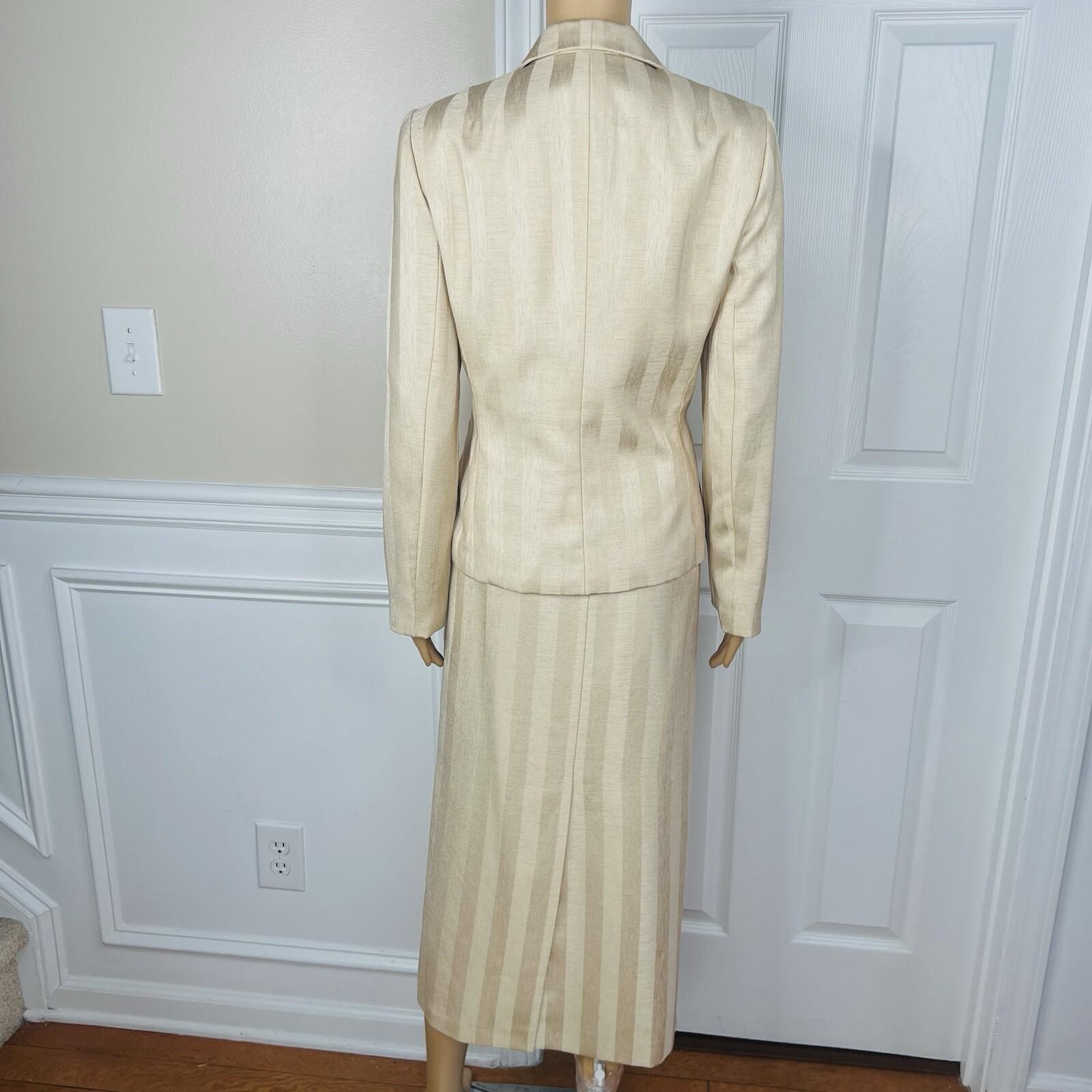Le Suit Women Polyester Skirt Suit Size 8 Gold Lined Peak Collar Cocktail 2PC