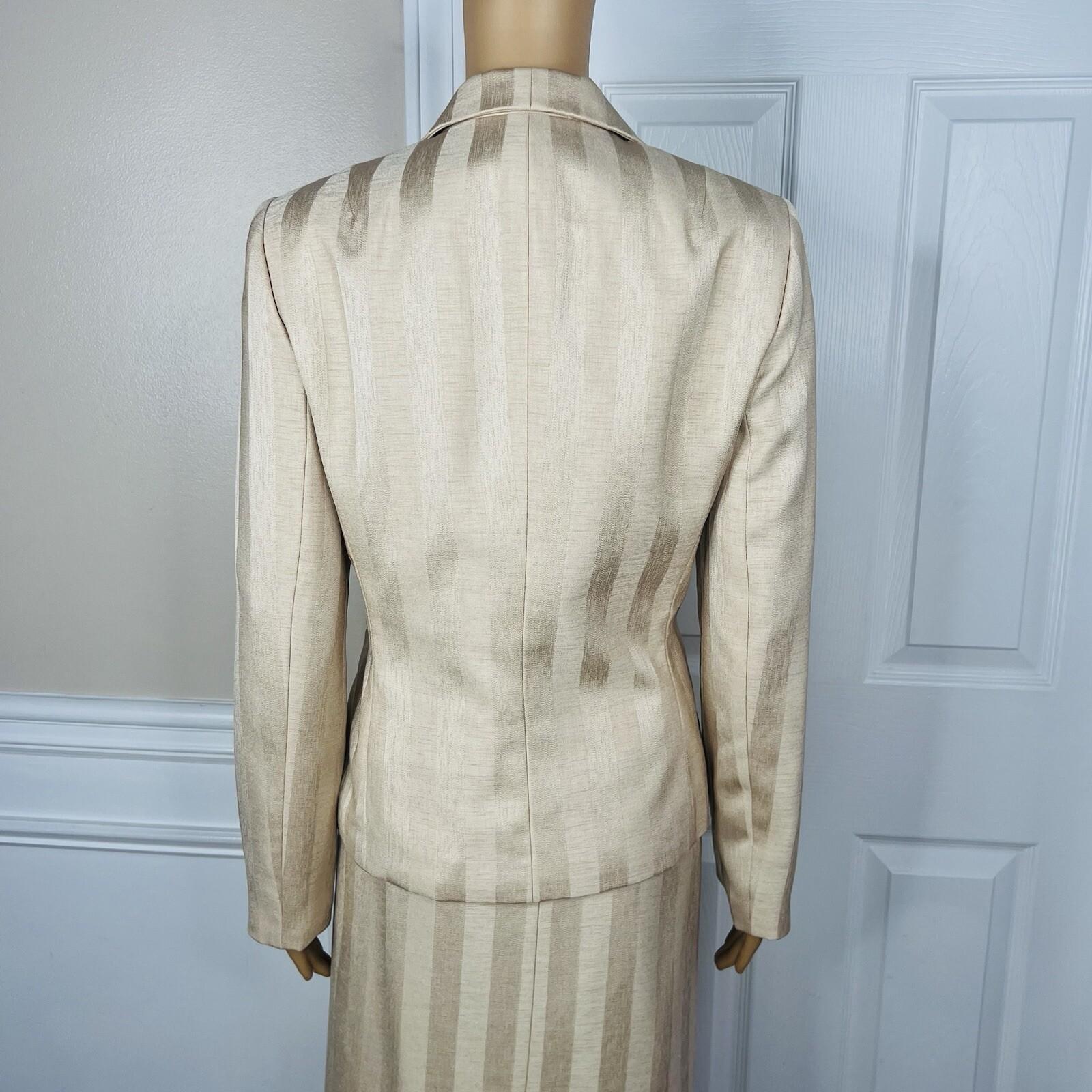 Le Suit Women Polyester Skirt Suit Size 8 Gold Lined Peak Collar Cocktail 2PC