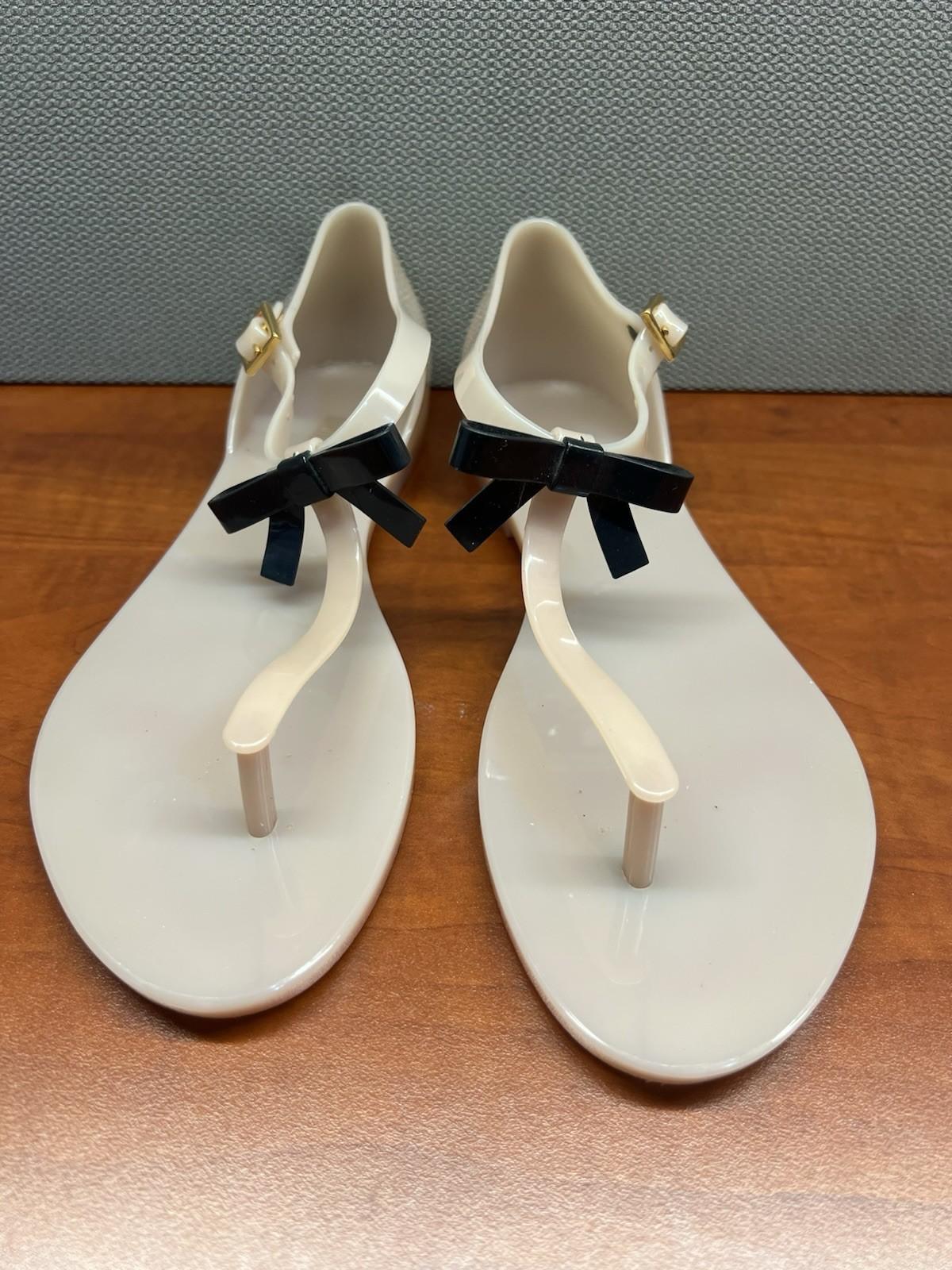 Melissa Honey Ad Cameo Perfumed Scented T Straps Flat Sandals Size 8 Bow Casual