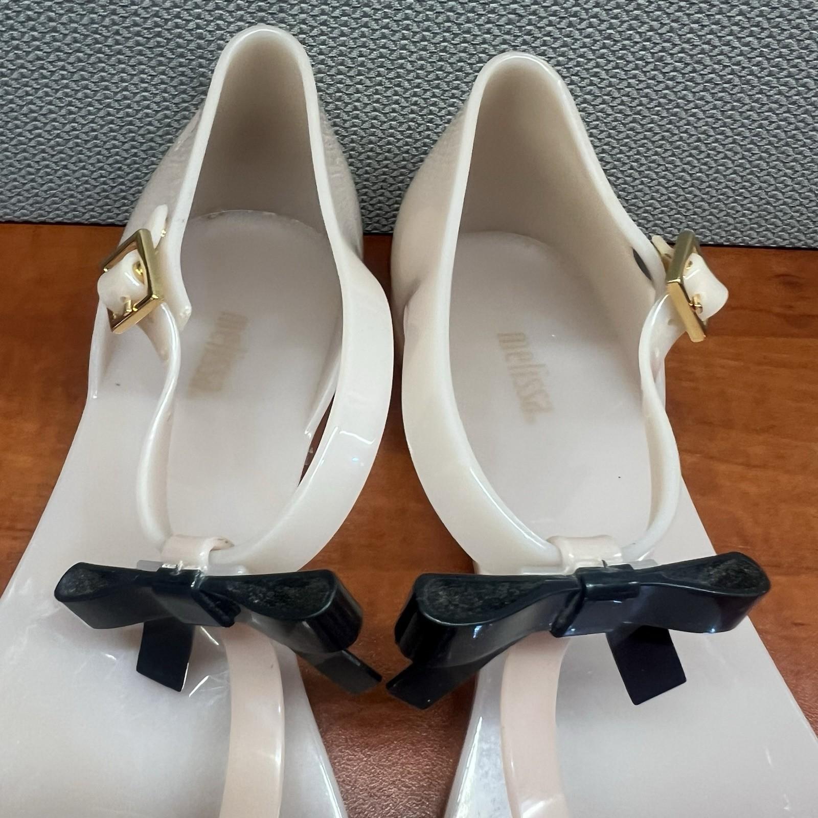 Melissa Honey Ad Cameo Perfumed Scented T Straps Flat Sandals Size 8 Bow Casual