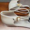 Melissa Honey Ad Cameo Perfumed Scented T Straps Flat Sandals Size 8 Bow Casual