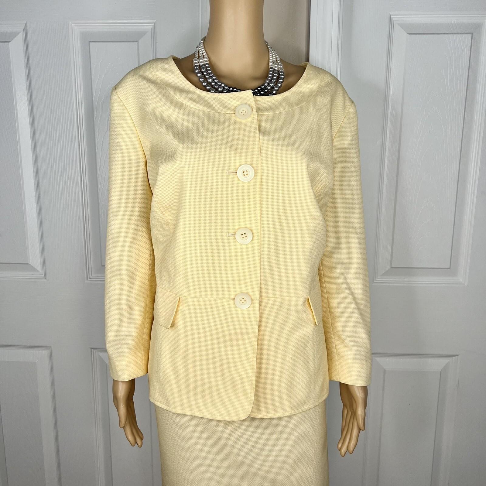 Le Suit Polyester Skirt Suit Size 18W Yellow Gold Collarless 3/4 Sleeves 2PC New