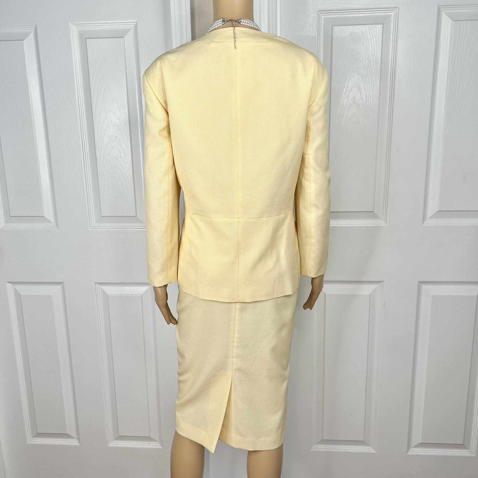Le Suit Polyester Skirt Suit Size 18W Yellow Gold Collarless 3/4 Sleeves 2PC New