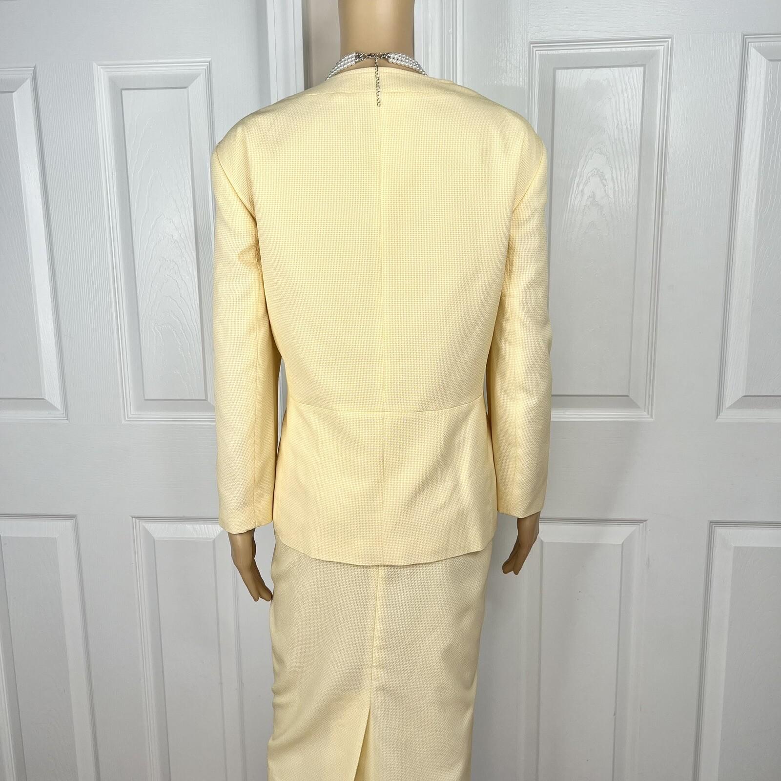 Le Suit Polyester Skirt Suit Size 18W Yellow Gold Collarless 3/4 Sleeves 2PC New