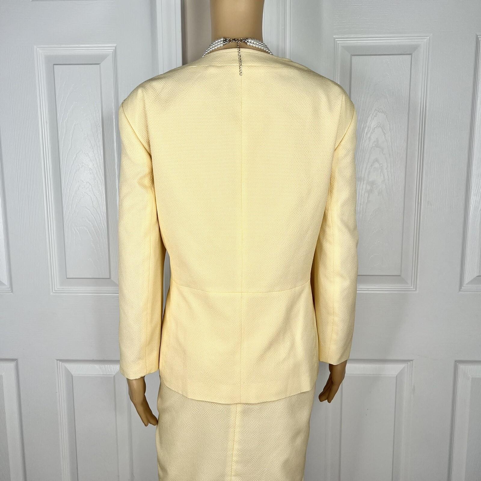 Le Suit Polyester Skirt Suit Size 18W Yellow Gold Collarless 3/4 Sleeves 2PC New