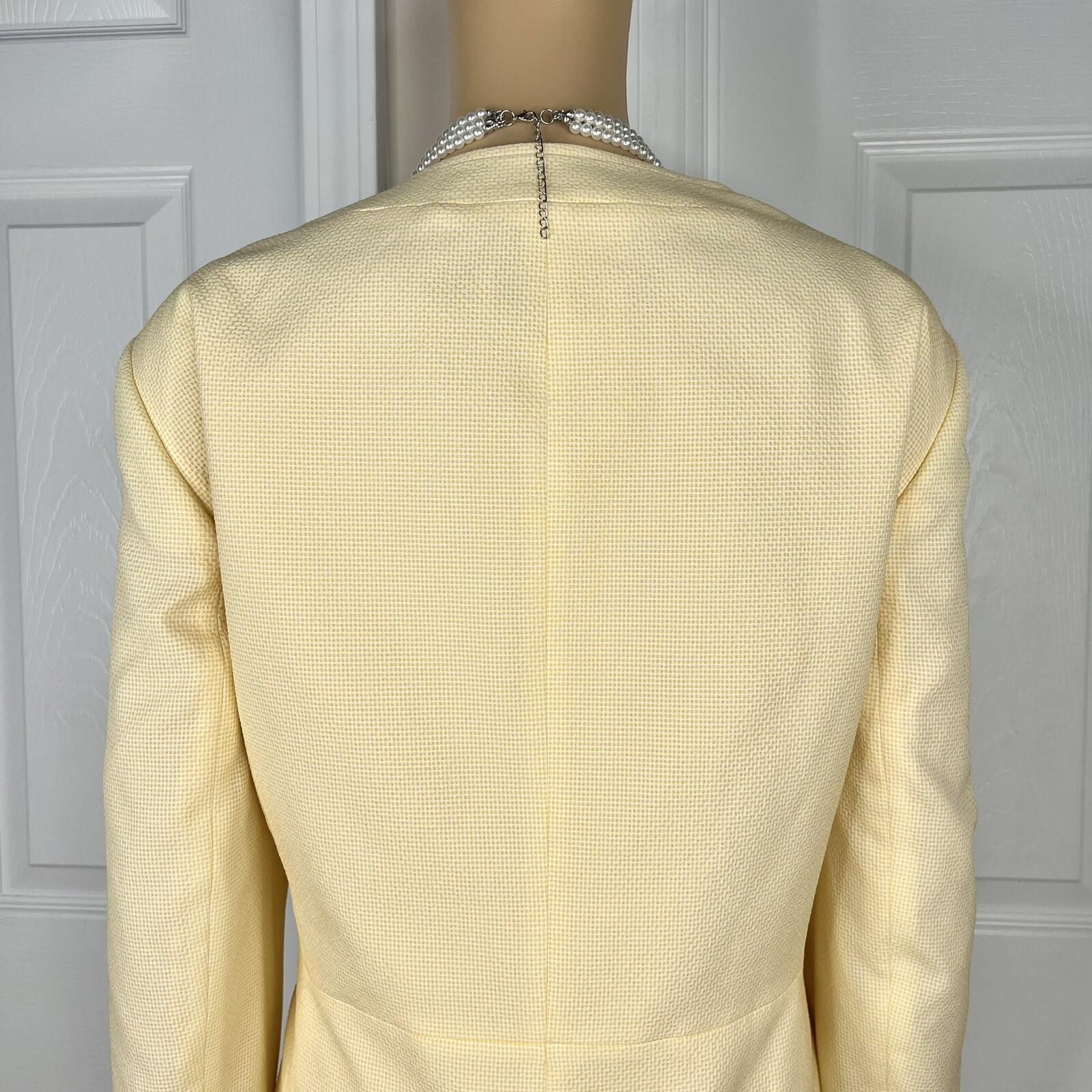 Le Suit Polyester Skirt Suit Size 18W Yellow Gold Collarless 3/4 Sleeves 2PC New