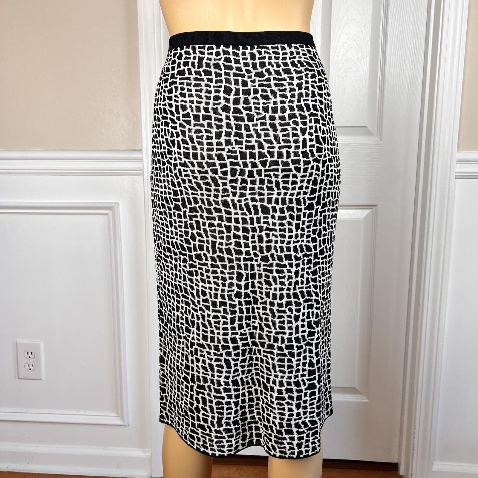 JONES NEW YORK Women 2PC  Black White Knit Stretch Skirt Top Size S