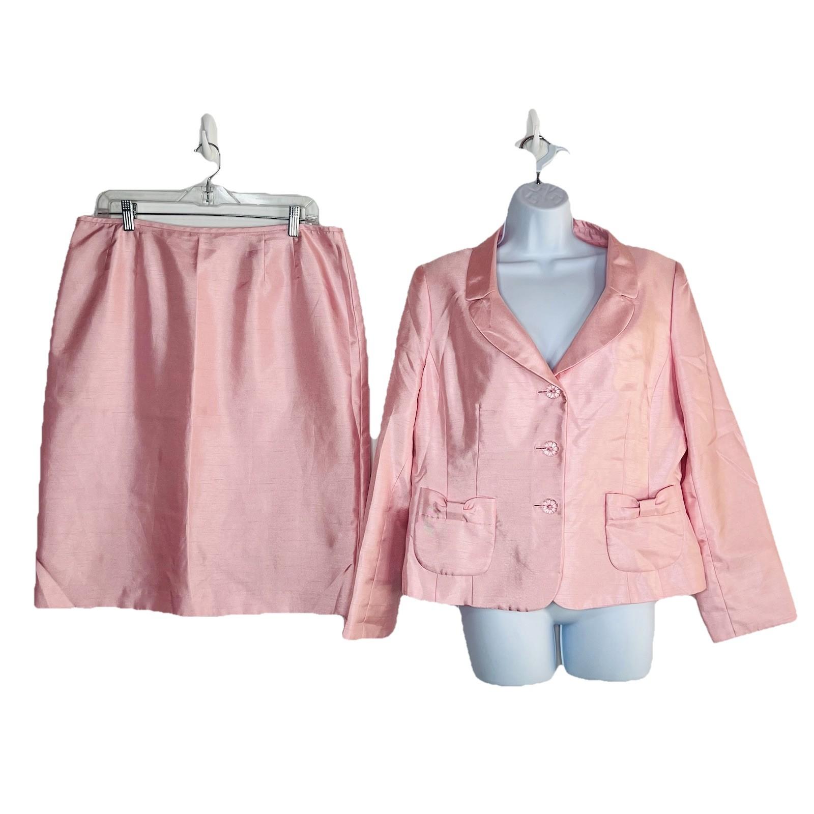 10-2561.jpg Le Suit Women Polyester Skirt Suit Size 14P Rose Notch Collar Lined Pockets 2PC