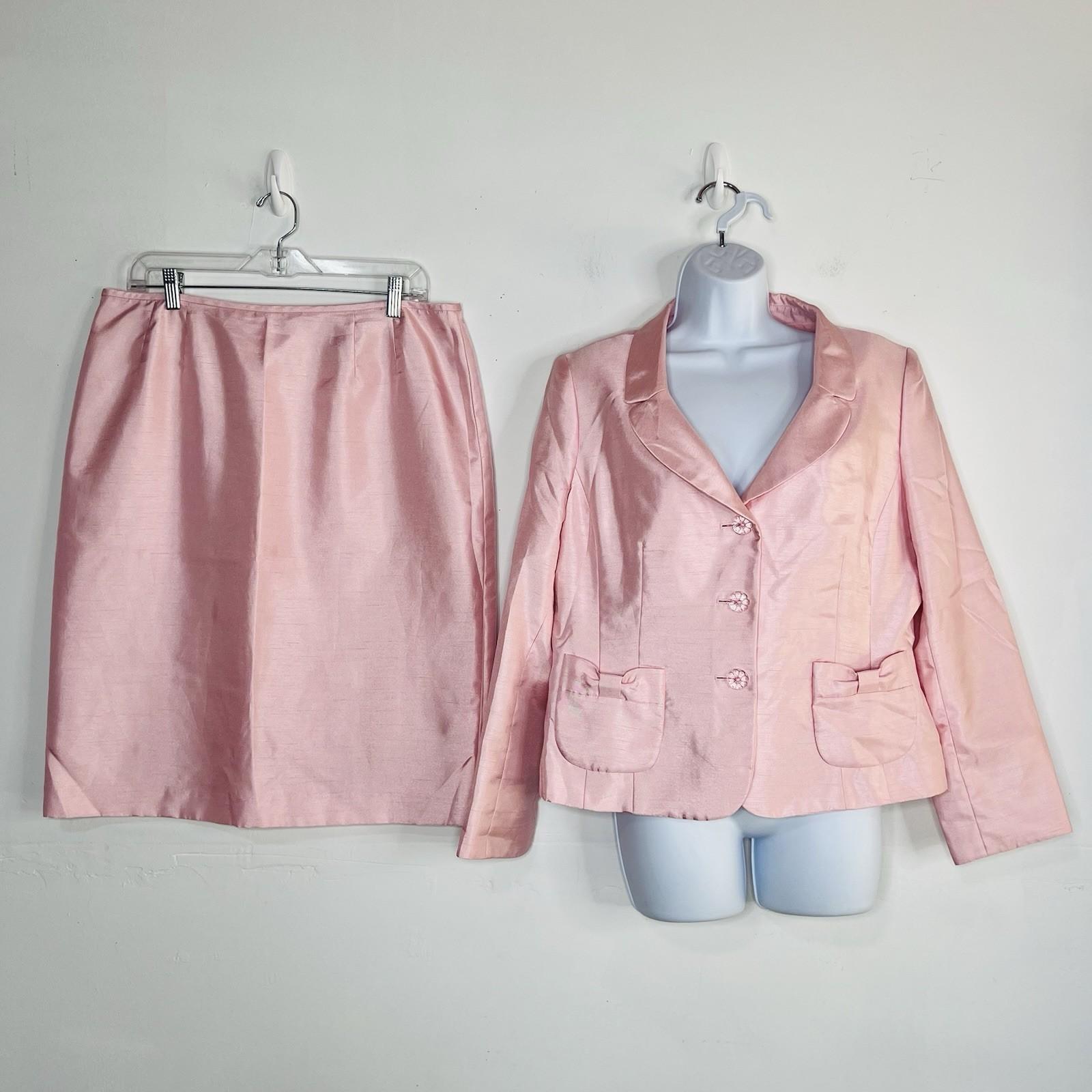 10-2562.jpg Le Suit Women Polyester Skirt Suit Size 14P Rose Notch Collar Lined Pockets 2PC
