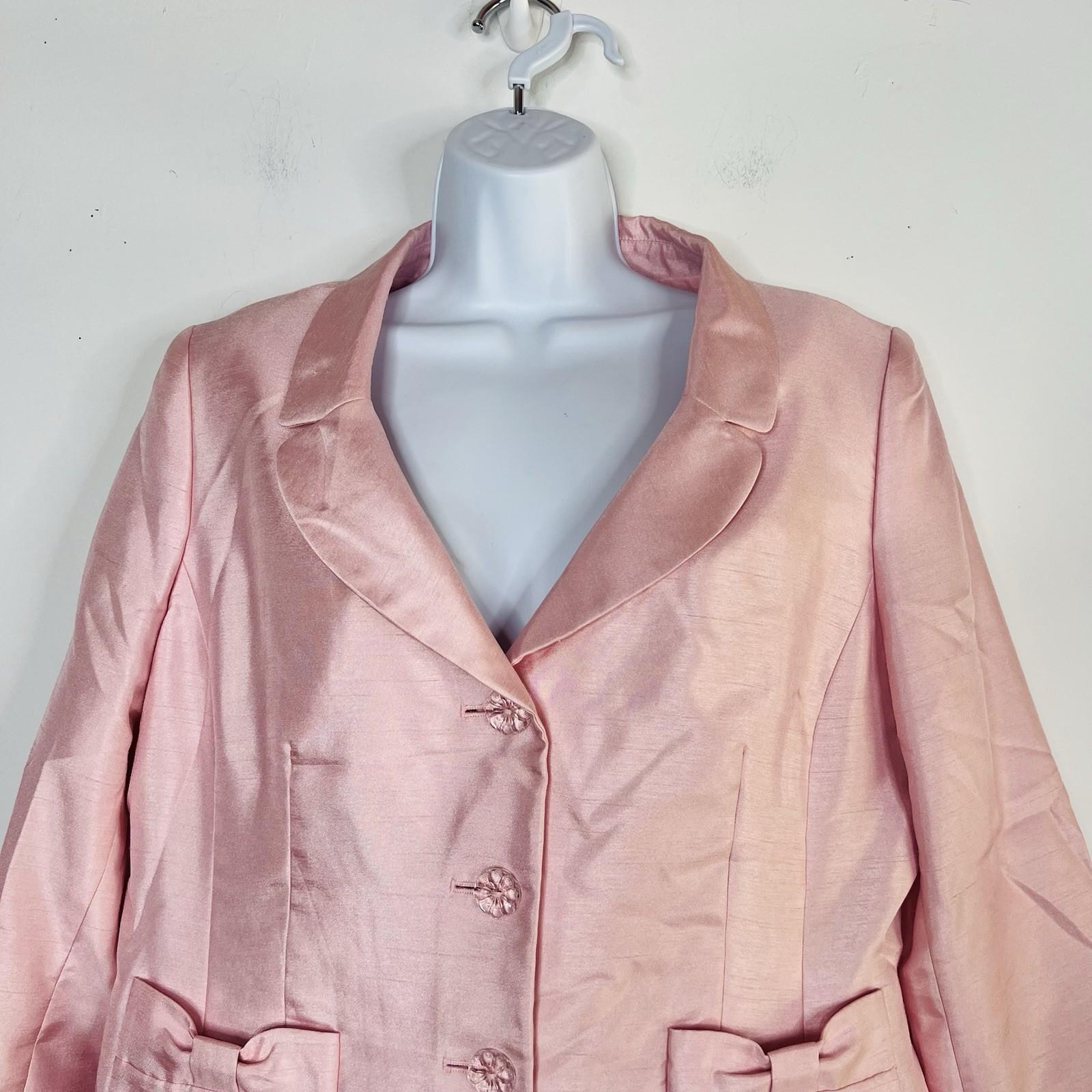 10-2564.jpg Le Suit Women Polyester Skirt Suit Size 14P Rose Notch Collar Lined Pockets 2PC