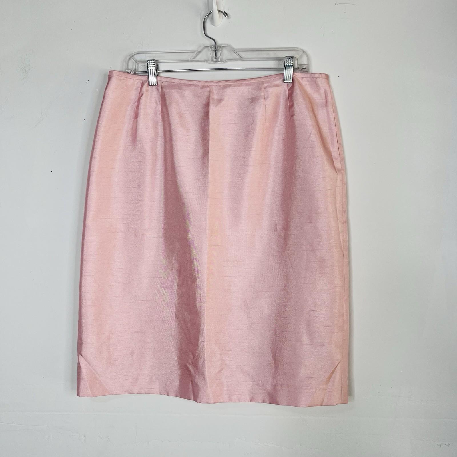 10-2567.jpg Le Suit Women Polyester Skirt Suit Size 14P Rose Notch Collar Lined Pockets 2PC