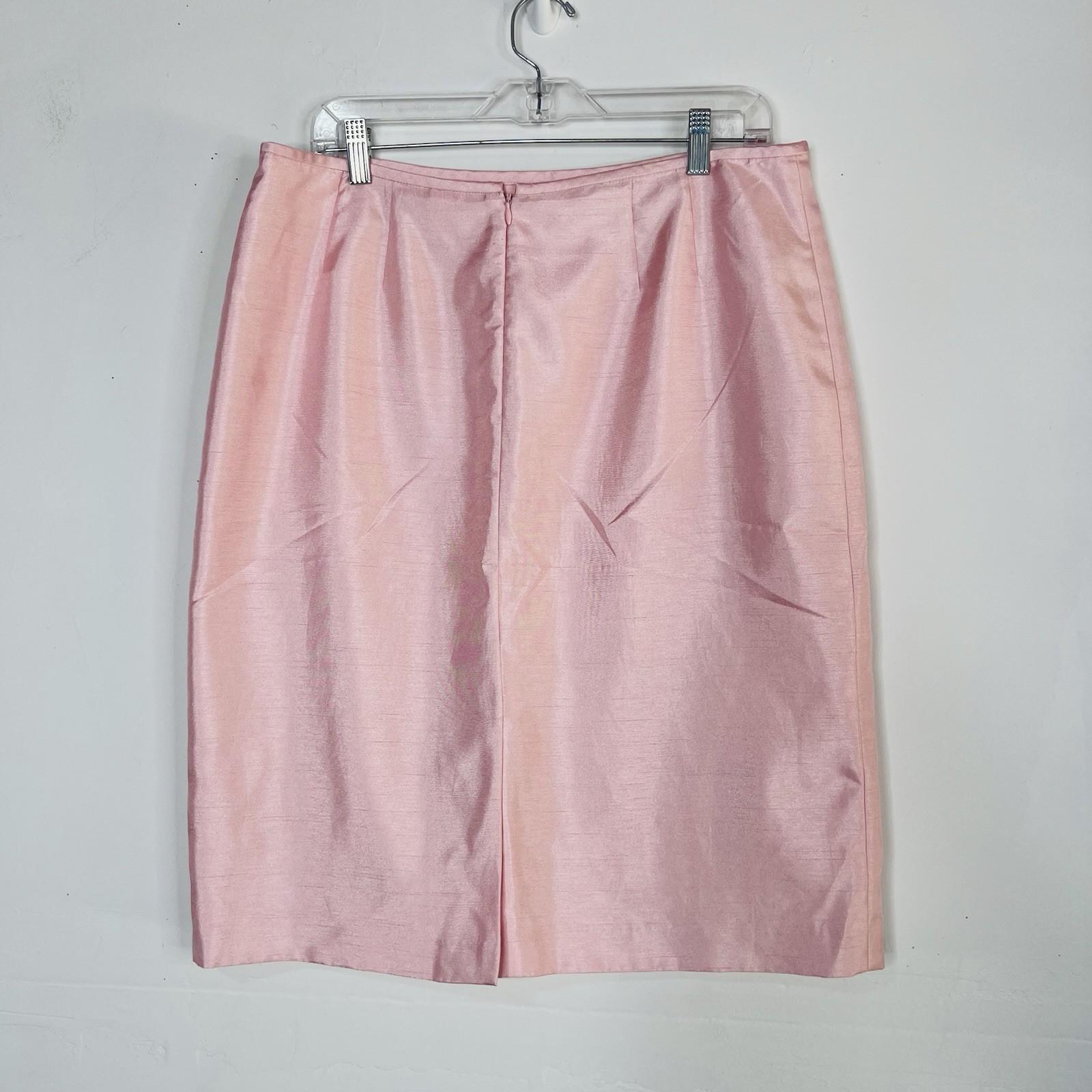 10-2568.jpg Le Suit Women Polyester Skirt Suit Size 14P Rose Notch Collar Lined Pockets 2PC