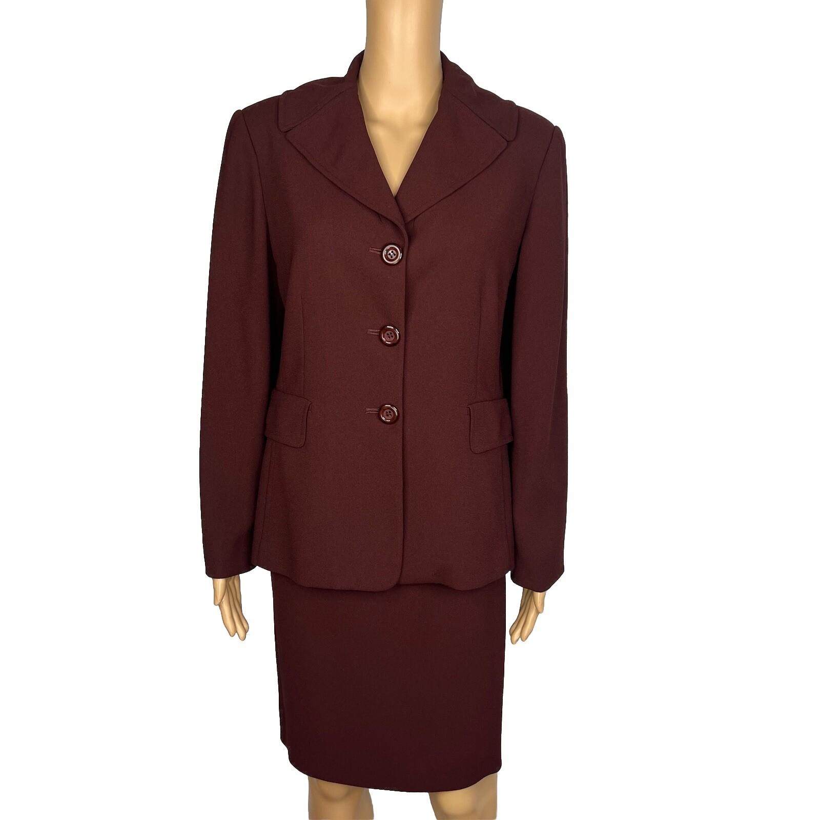 10-2593.jpg Tahari Women Vintage Polyester Skirt Suit Size 10 Maroon Lined Notch Collar 2PC