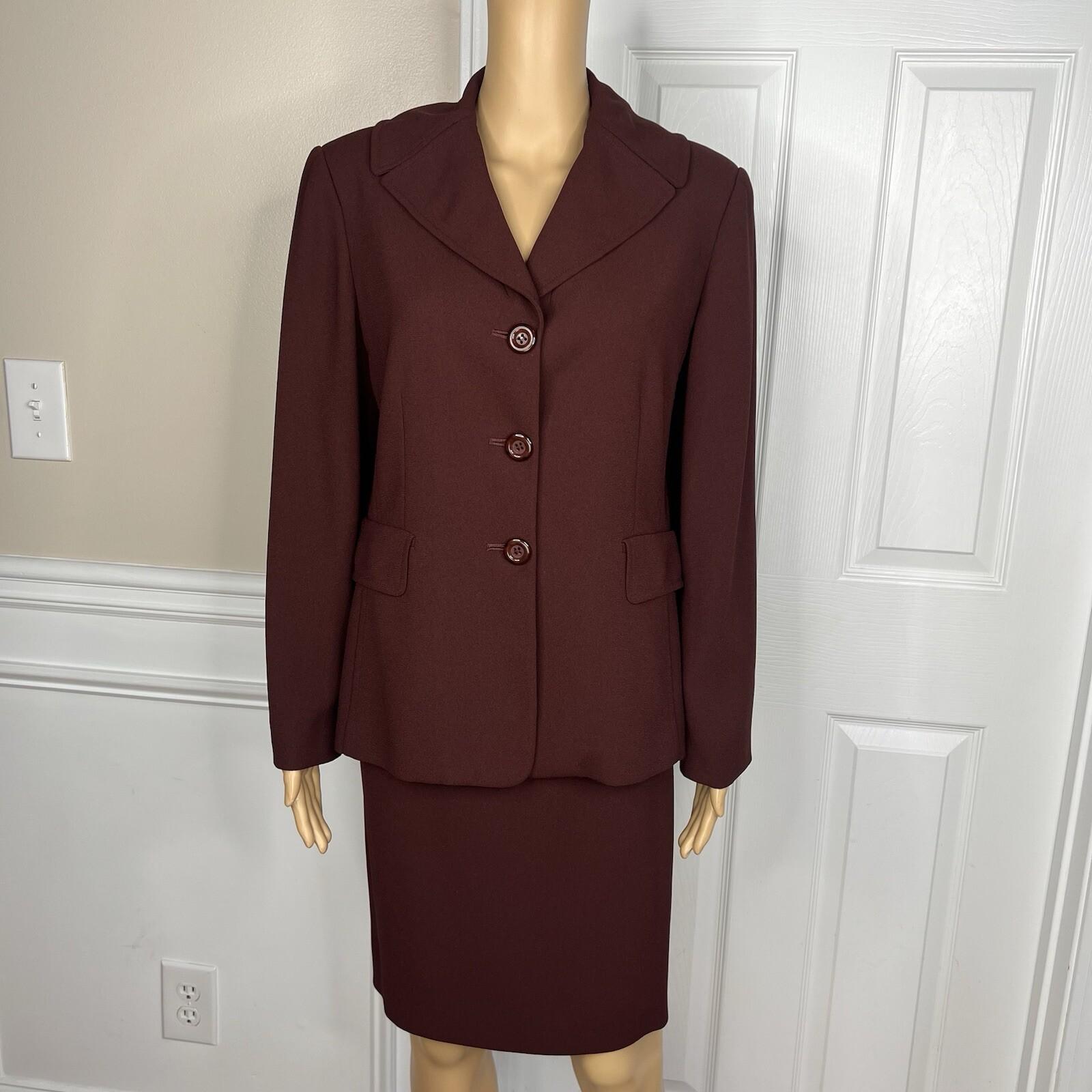 10-2594.jpg Tahari Women Vintage Polyester Skirt Suit Size 10 Maroon Lined Notch Collar 2PC
