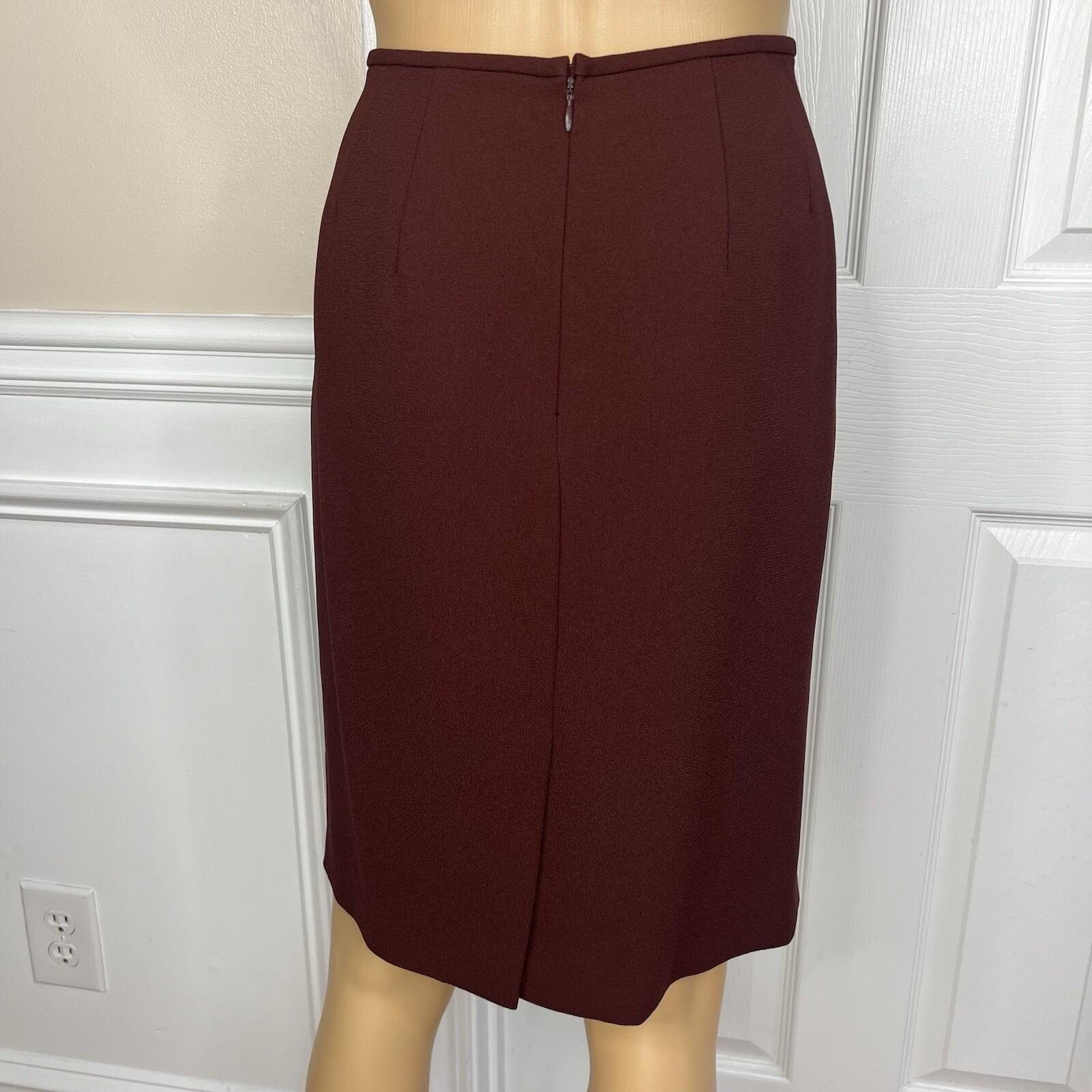 10-2598.jpg Tahari Women Vintage Polyester Skirt Suit Size 10 Maroon Lined Notch Collar 2PC