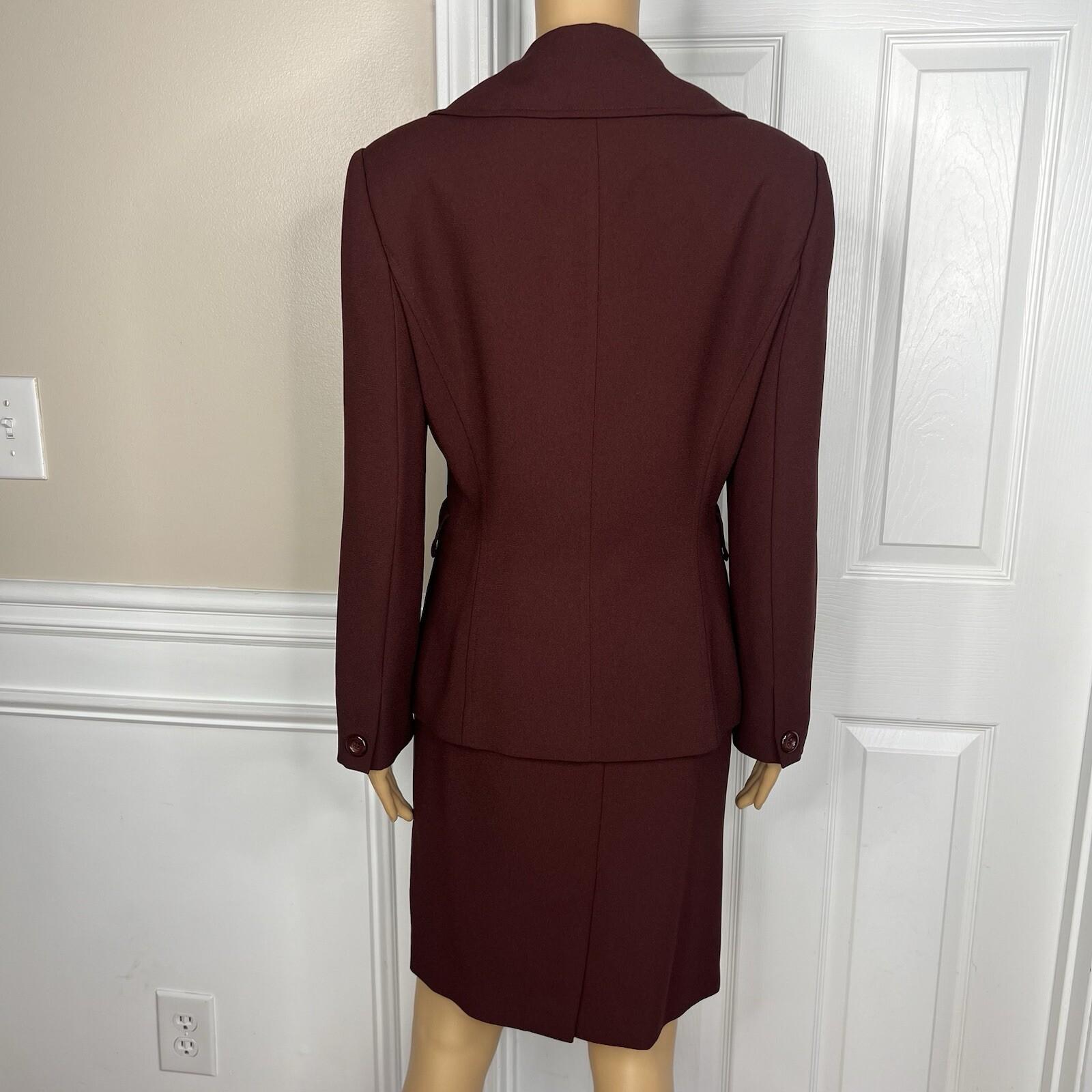10-2599.jpg Tahari Women Vintage Polyester Skirt Suit Size 10 Maroon Lined Notch Collar 2PC