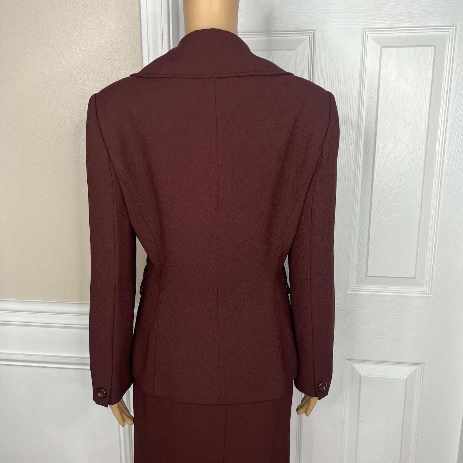 10-2600.jpg Tahari Women Vintage Polyester Skirt Suit Size 10 Maroon Lined Notch Collar 2PC
