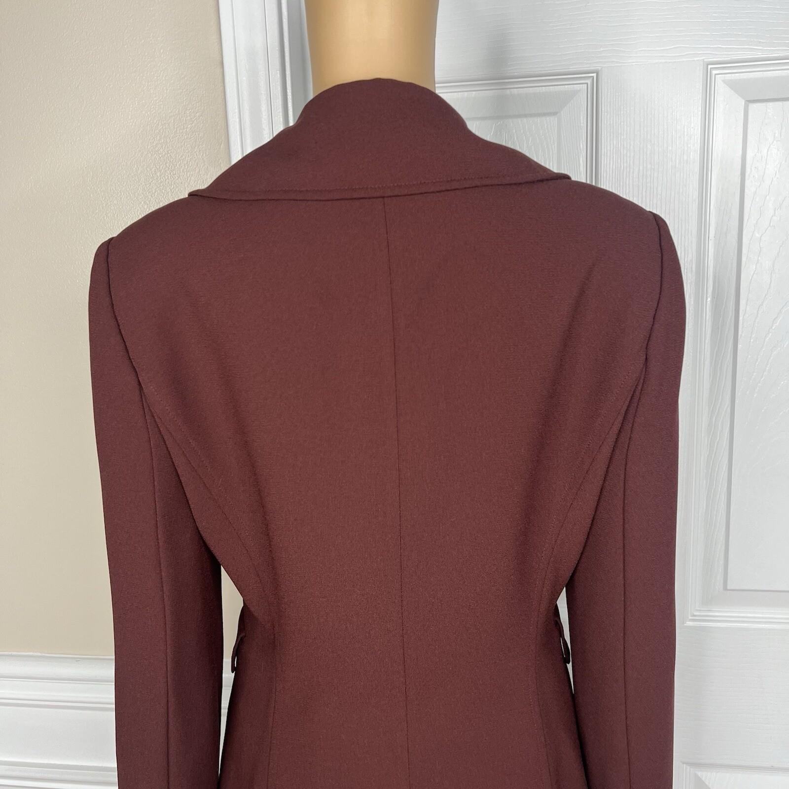 10-2601.jpg Tahari Women Vintage Polyester Skirt Suit Size 10 Maroon Lined Notch Collar 2PC