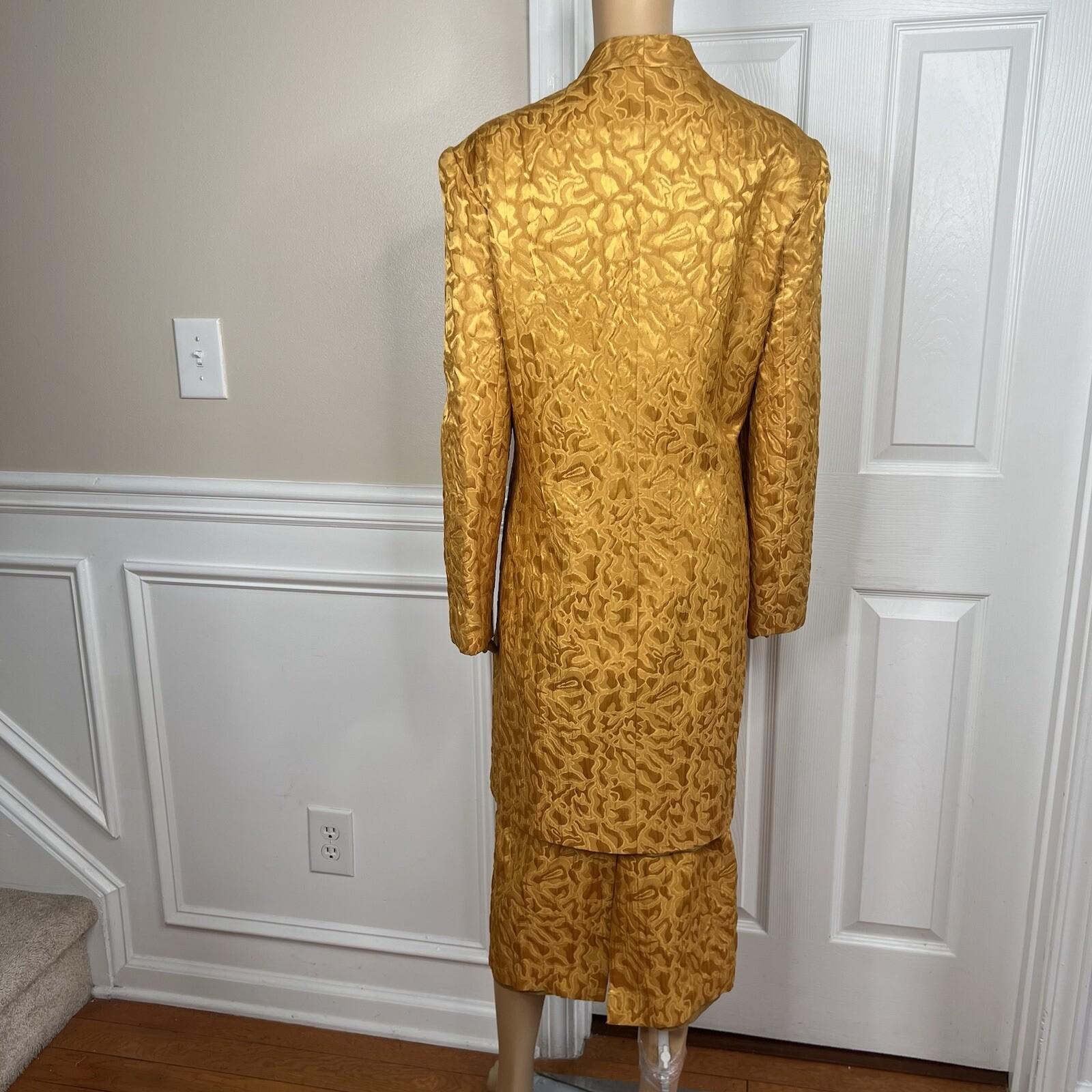 GMI Polyester Skirt Suit Size 14 Gold Lined Collarless Cocktail Mid Length 2PC