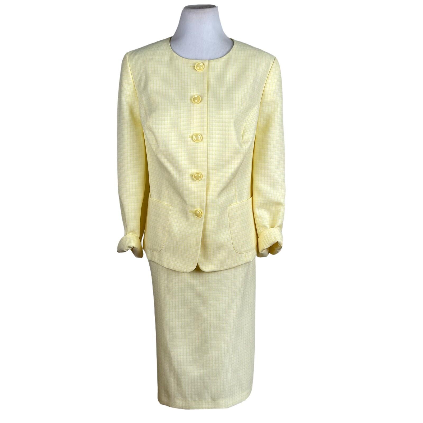 EMILY Women 2PC Soft Yellow Polyester Lined Collarless Skirt Suit Size 14W