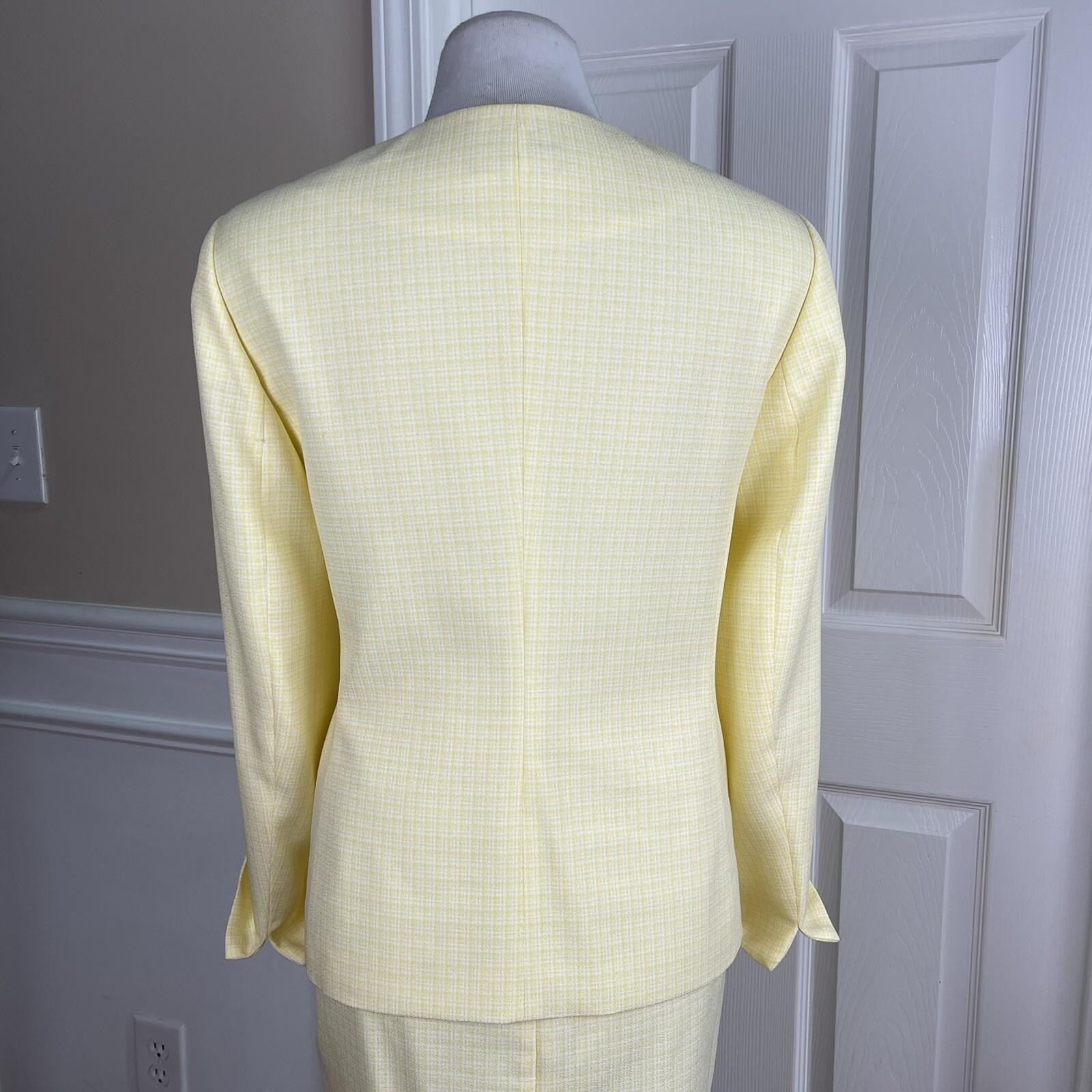 EMILY Women 2PC Soft Yellow Polyester Lined Collarless Skirt Suit Size 14W