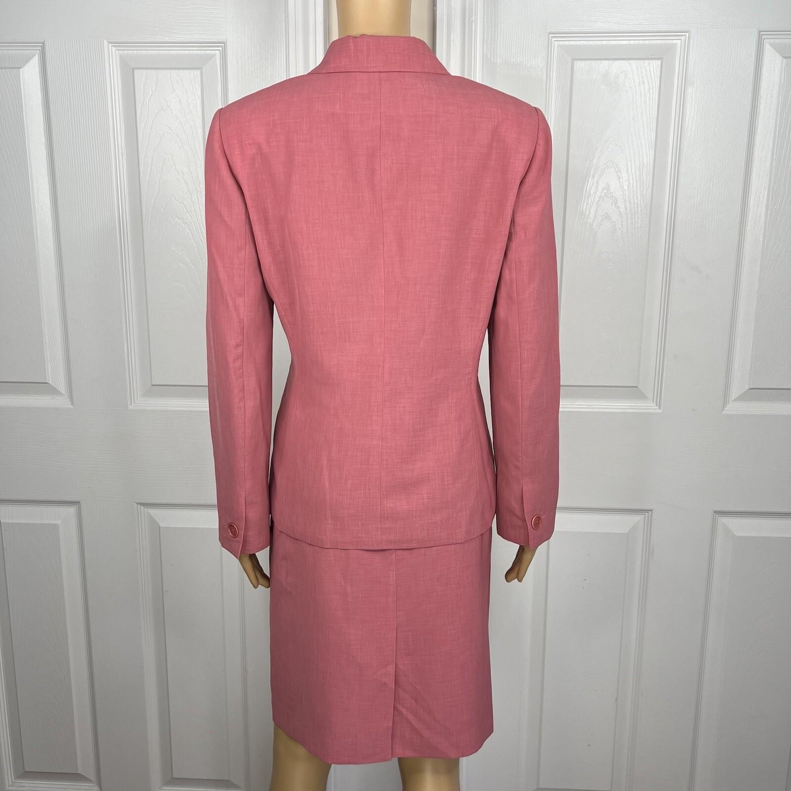 Kasper Women Polyester Skirt Suit Size 8P Coral 3 Button Lined Notch Collar 2PC