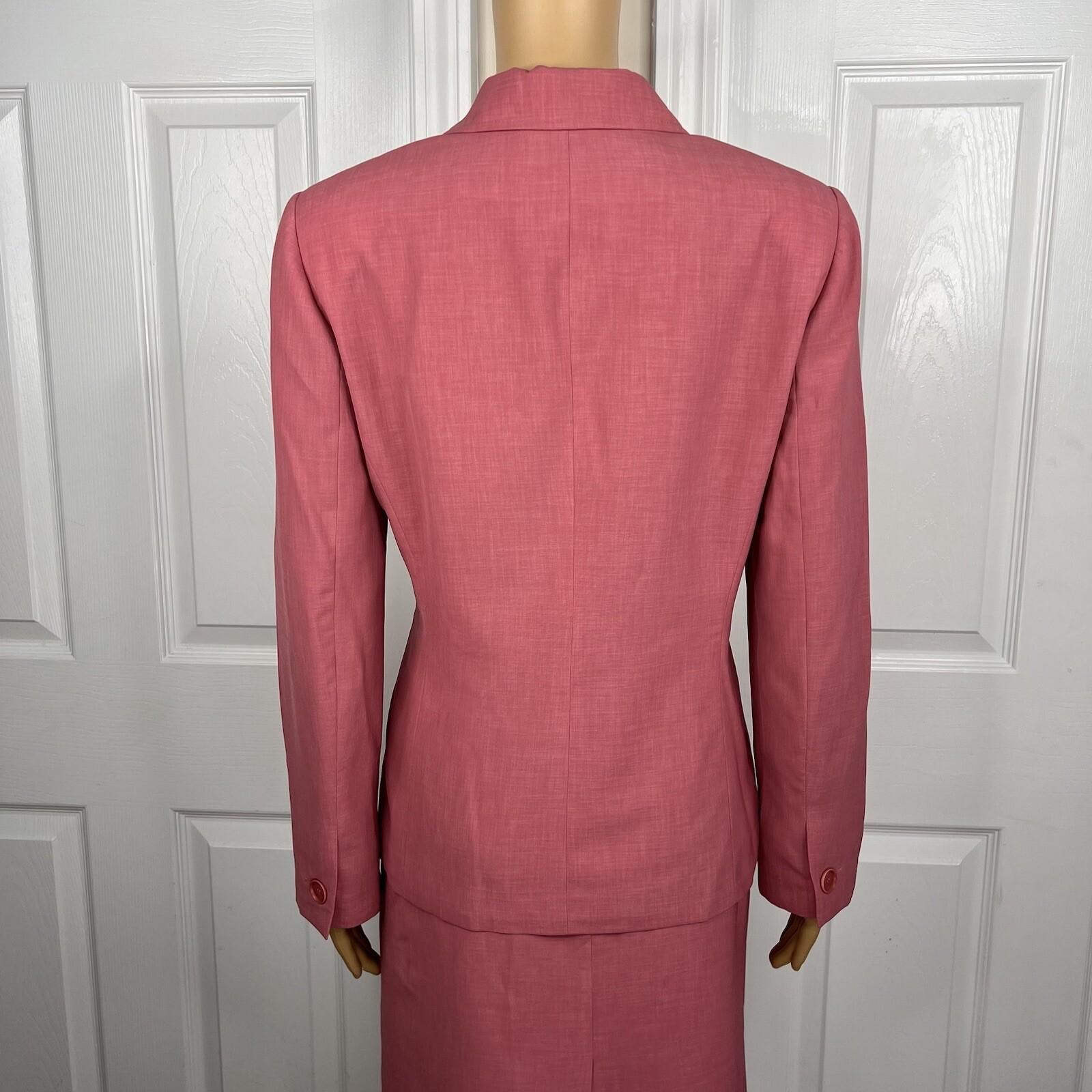 Kasper Women Polyester Skirt Suit Size 8P Coral 3 Button Lined Notch Collar 2PC