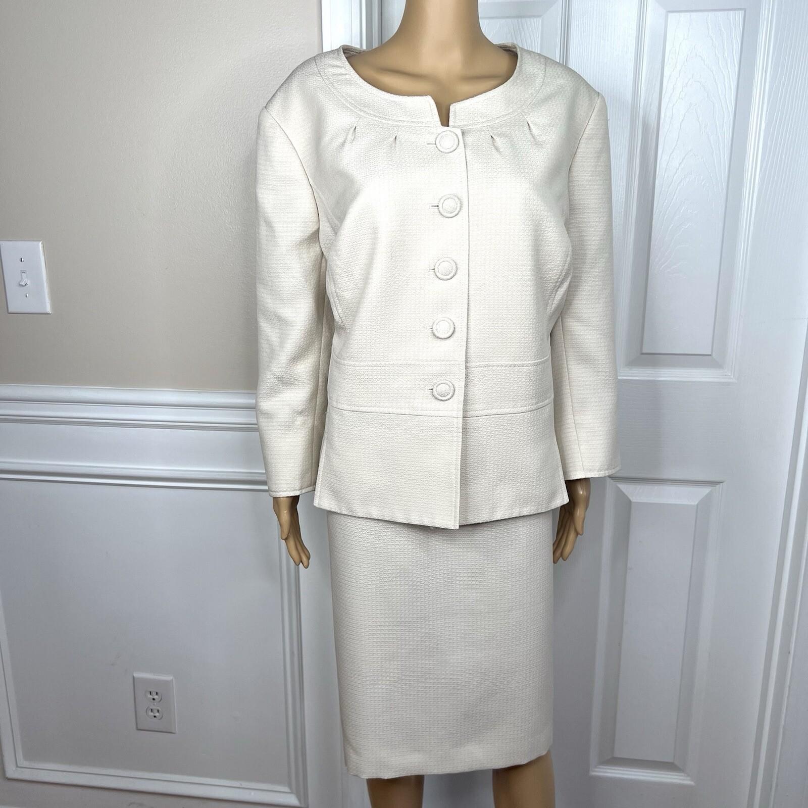 Le Suit Women Polyester Skirt Suit Size 22W Beige 3/4 Sleeves Collarless 2PC