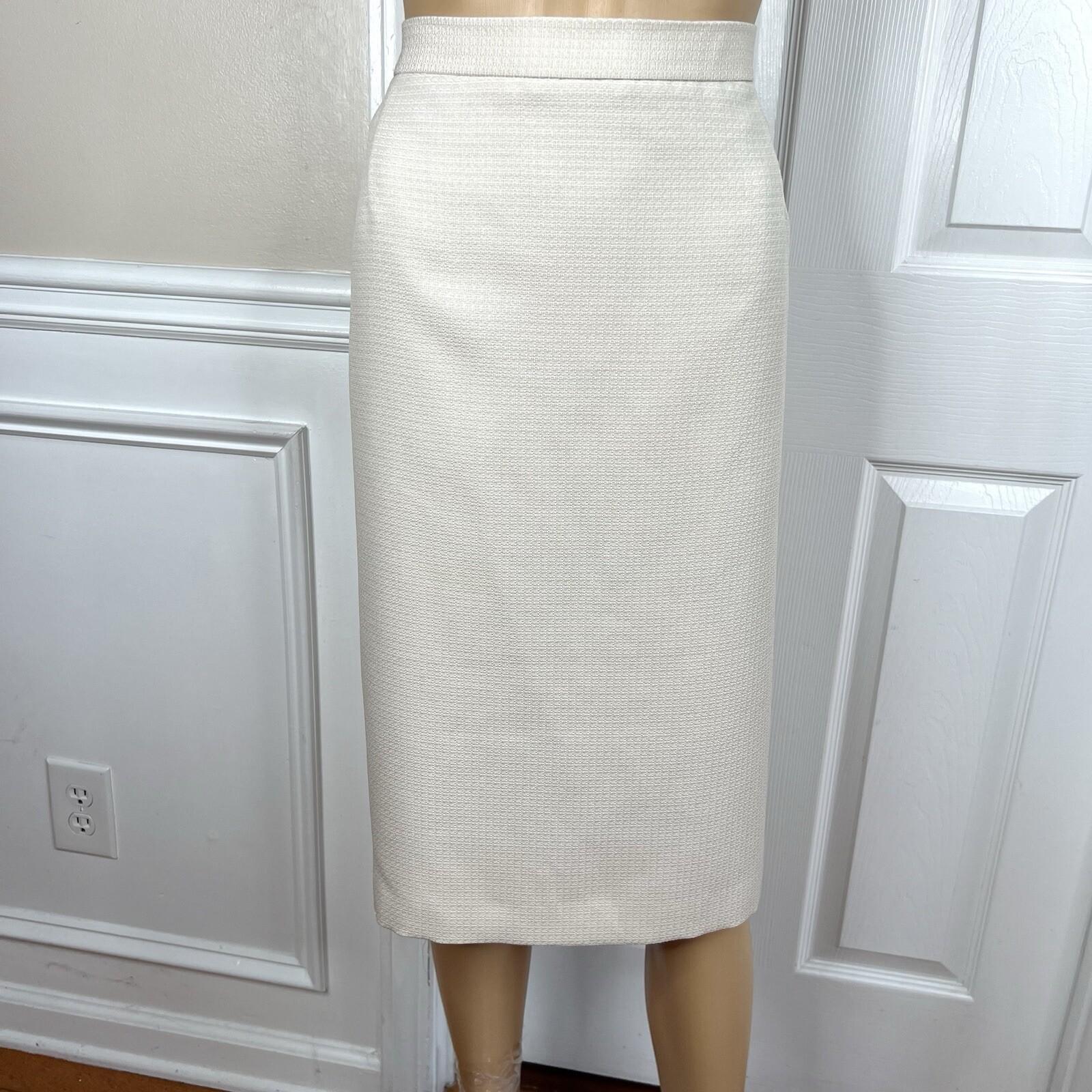 Le Suit Women Polyester Skirt Suit Size 22W Beige 3/4 Sleeves Collarless 2PC