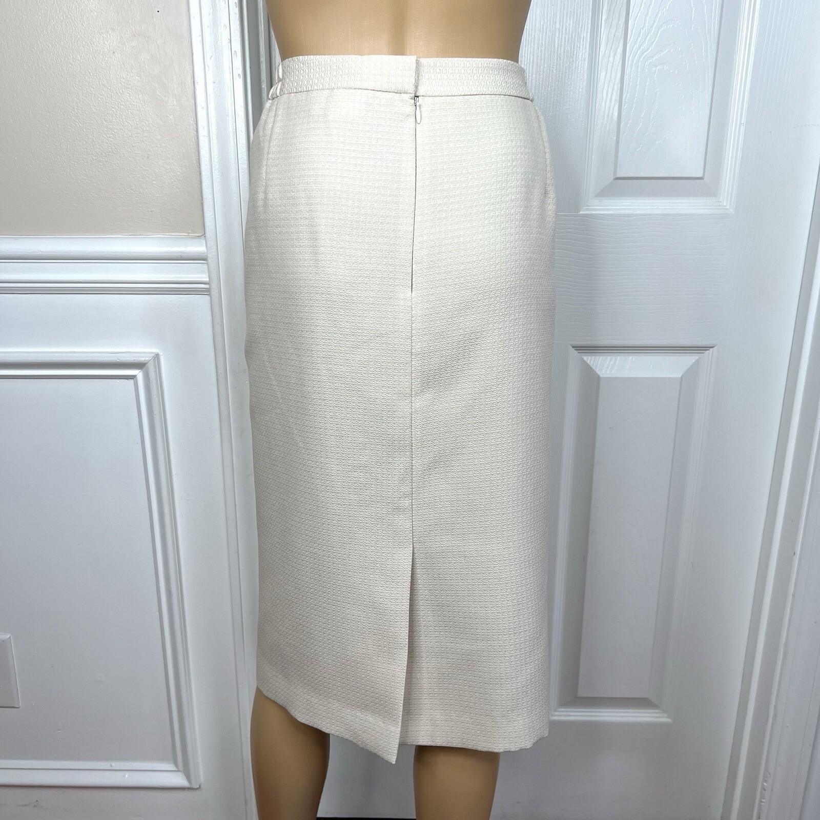 Le Suit Women Polyester Skirt Suit Size 22W Beige 3/4 Sleeves Collarless 2PC