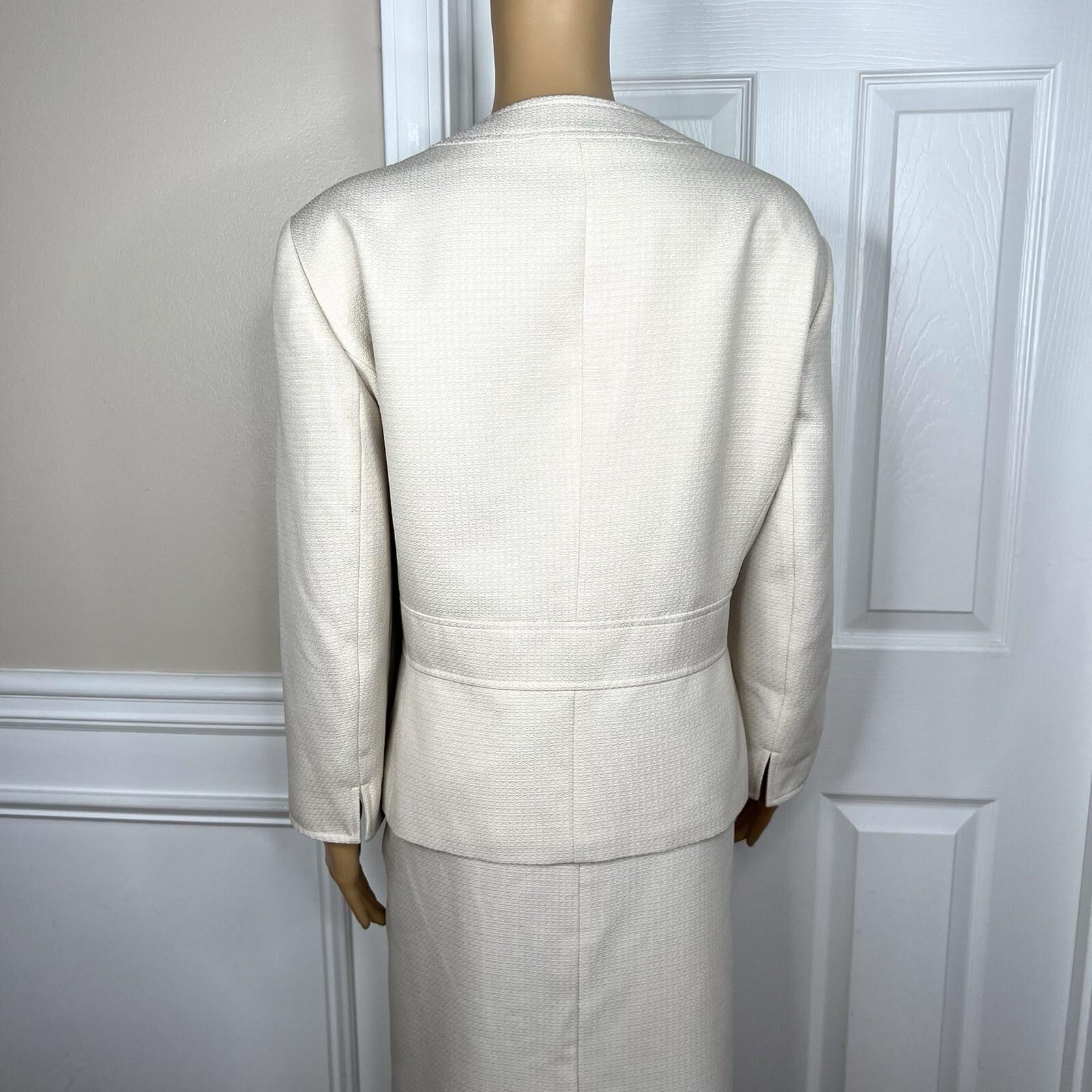 Le Suit Women Polyester Skirt Suit Size 22W Beige 3/4 Sleeves Collarless 2PC
