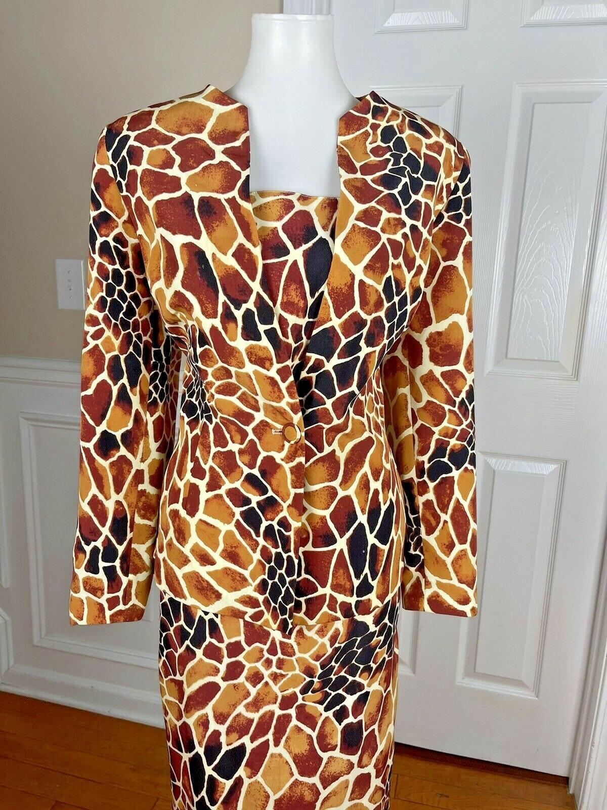 EMR Women 2PC Abstract Print Polyester Lined Collarless Skirt Suit Size 10