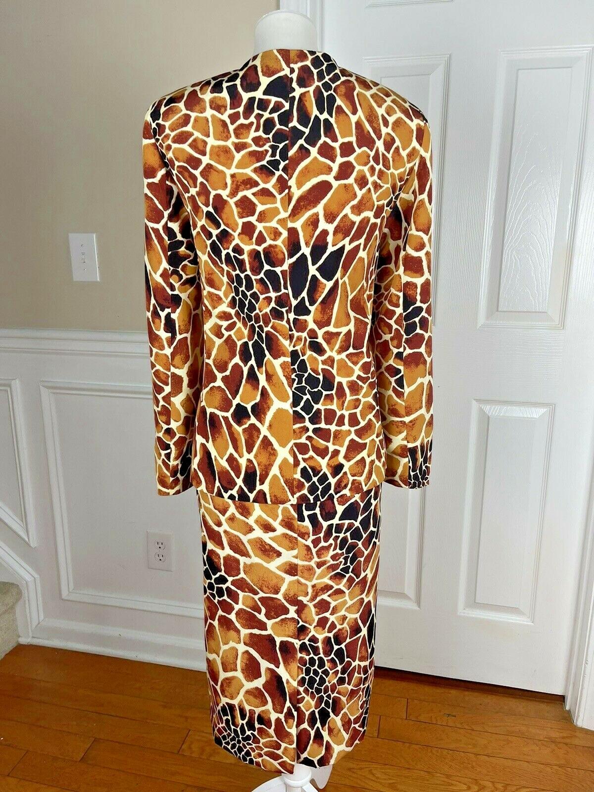 EMR Women 2PC Abstract Print Polyester Lined Collarless Skirt Suit Size 10