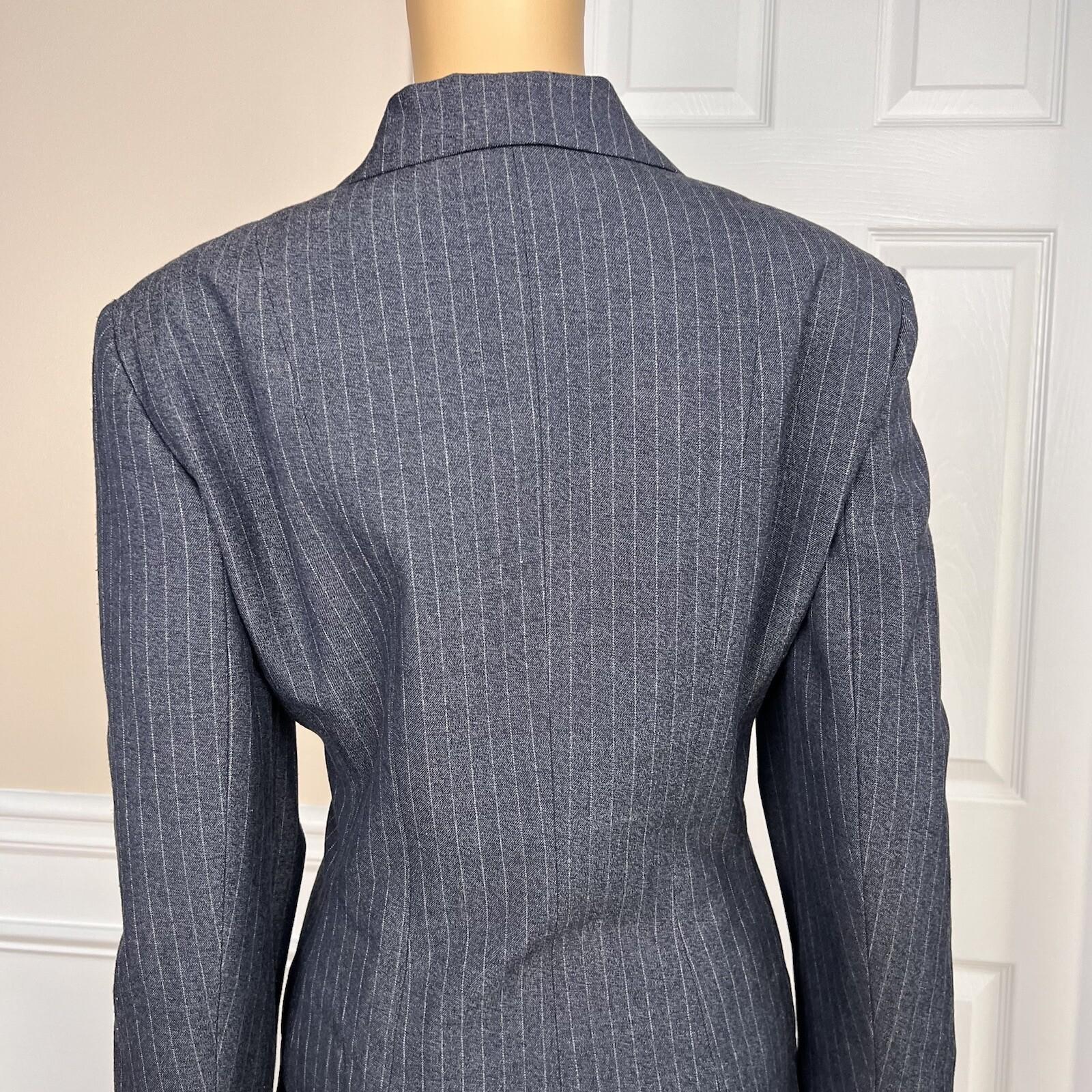 10-5039.jpg Larry Levine Spandex Rayon Polyester Pant Skirt Suit Size 8 Gray Lined 3PC New