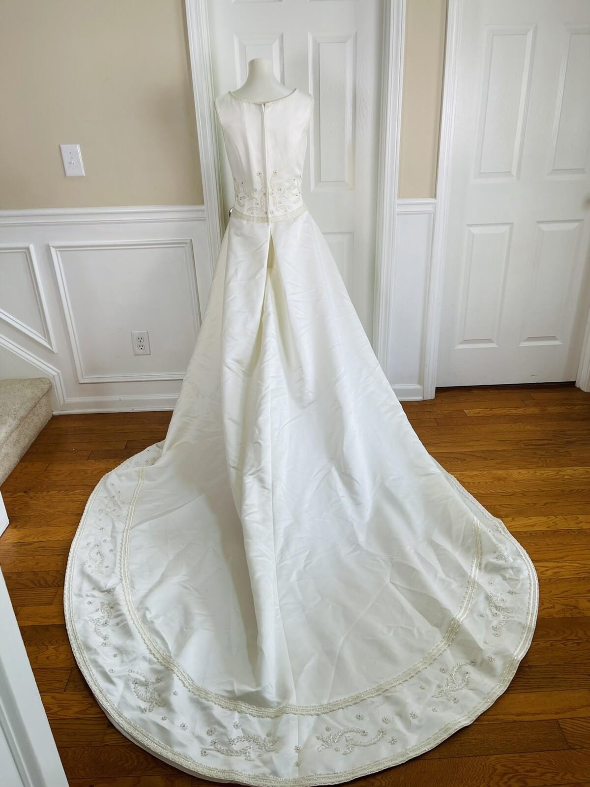 DA VINCI Wedding Dress Size 18 Ivory Beaded Satin Blend Sleeveless Long Train