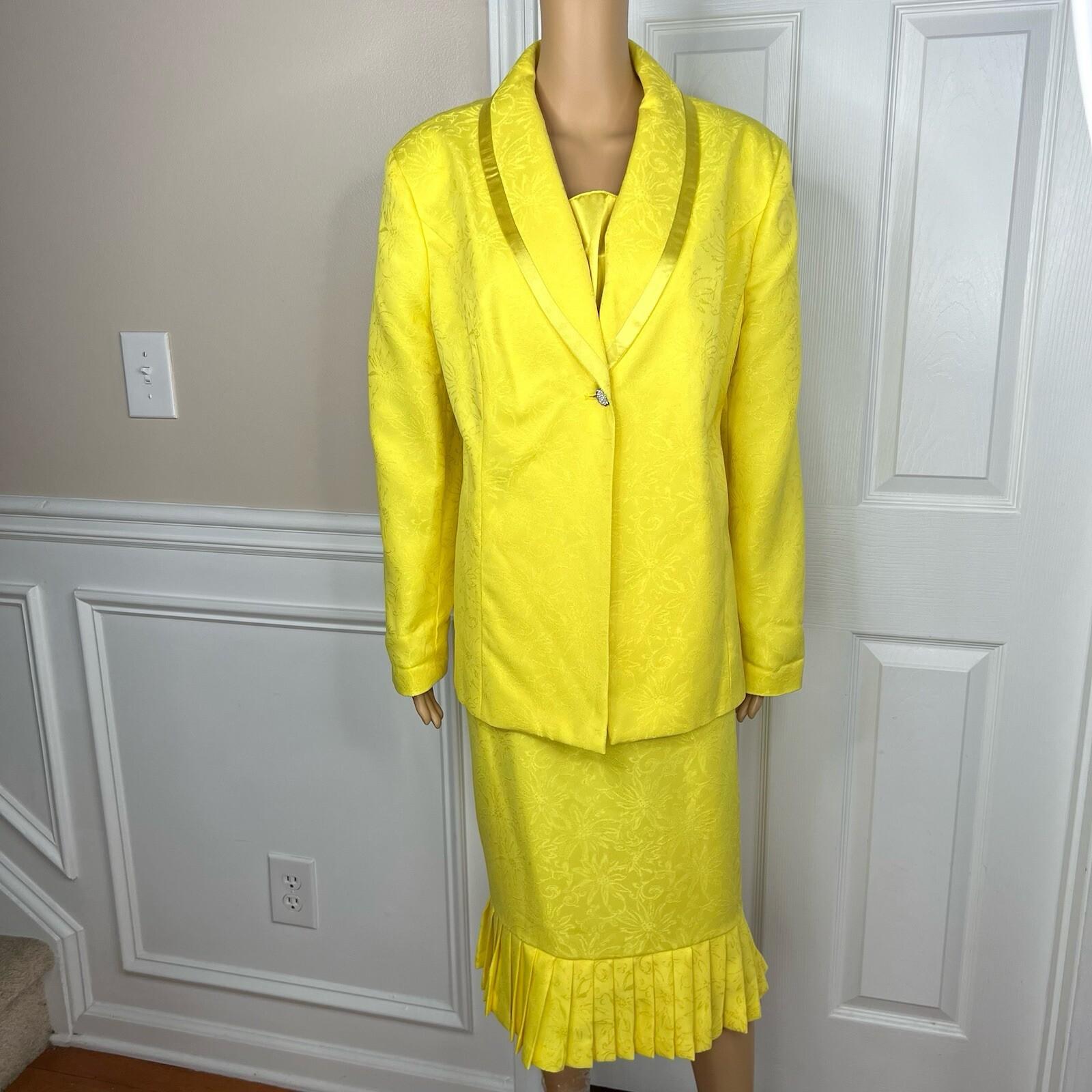 Clarissa Women Polyester Skirt Suit Size 18 Yellow Pleated Shawl Collar 2PC New