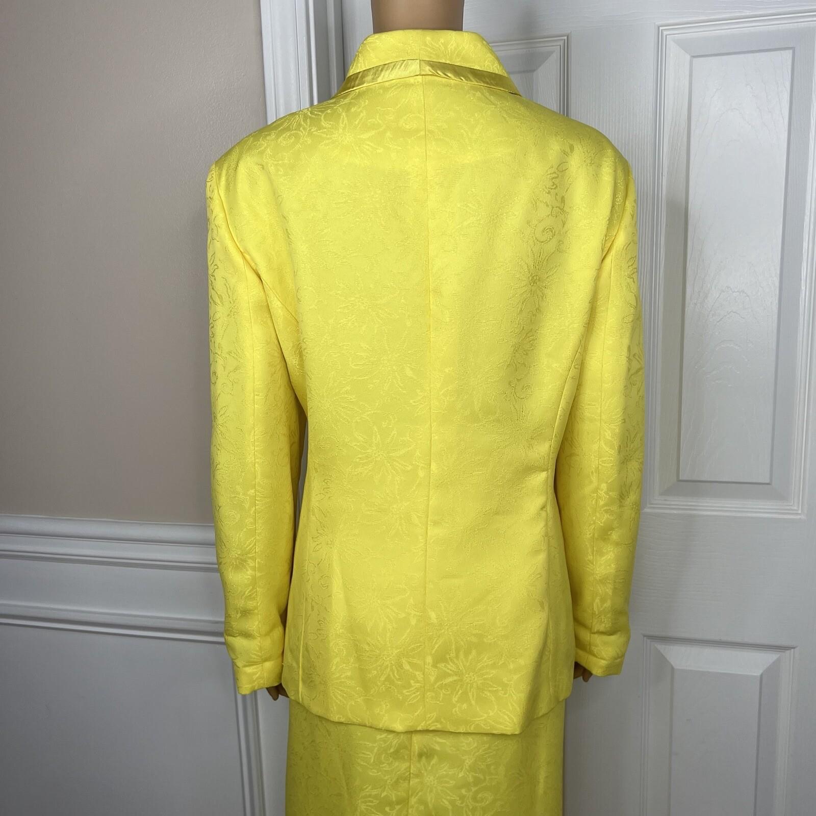 Clarissa Women Polyester Skirt Suit Size 18 Yellow Pleated Shawl Collar 2PC New