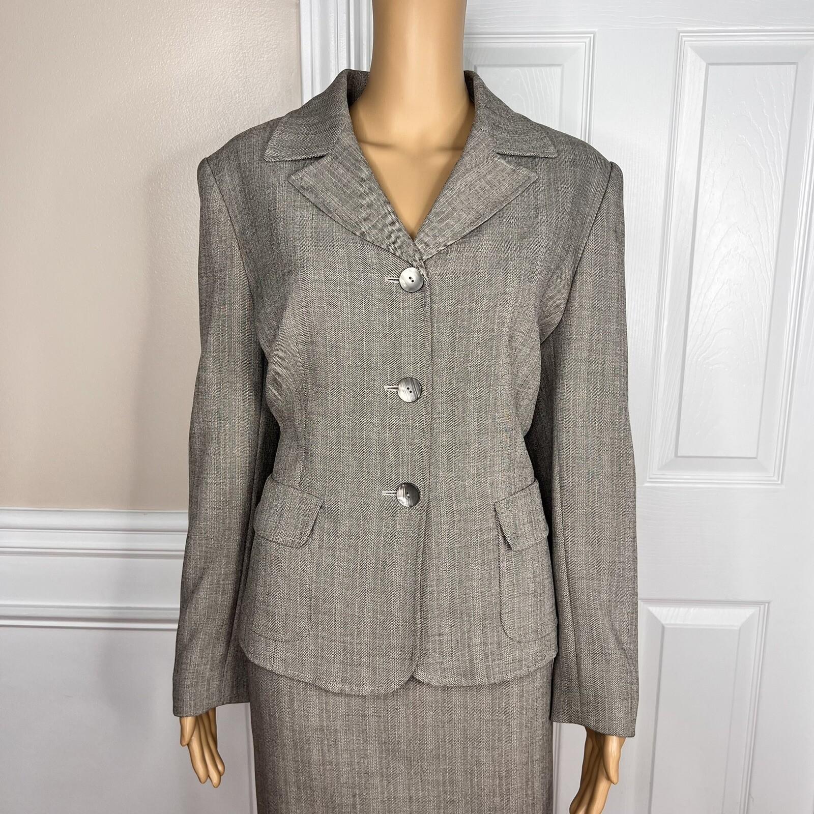 Le Suit Women Polyester Spandex Skirt Suit Size 14P Gray Lined Pockets 2PC