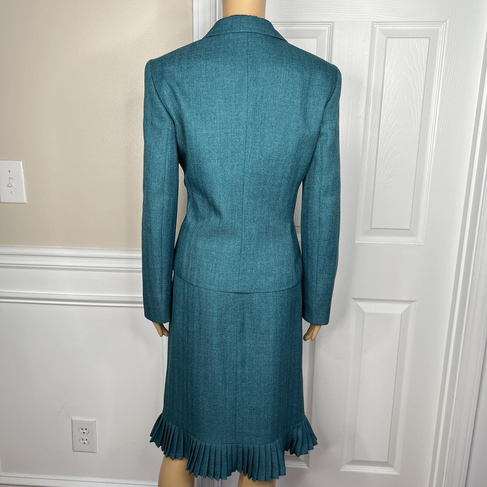 Suit Studio Polyester Skirt Suit Scarf Size 8 Green Notch Collar Pleated 2PC